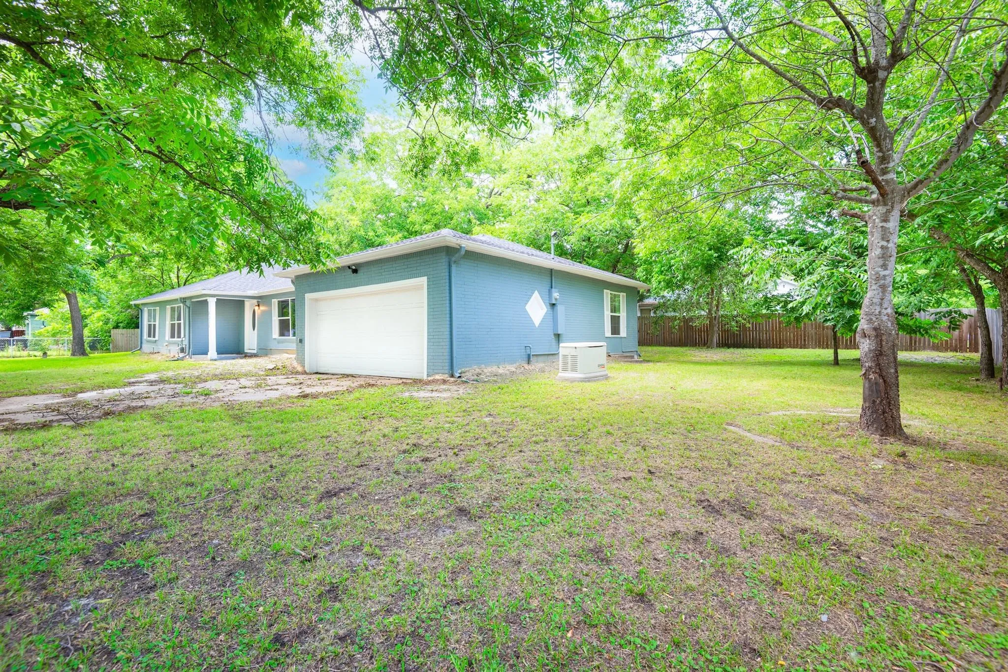 Single Family Residence For Sale in Hunt County , 4004 4th Street, Greenville, Texas 75401, 4 Bedroom, 3 Bathroom, 2 Garage spaces, 1,942 Sqft, built in 1960, Preowned, mls#21219459, Real Estate Agent in Greenville, Homes For Sale in Hunt county, Homes For Sale in Greenville, Realtor in Greenville Texas, Real Estate Brokerage Independent Realty Texas, Luminita Cordes Realtor