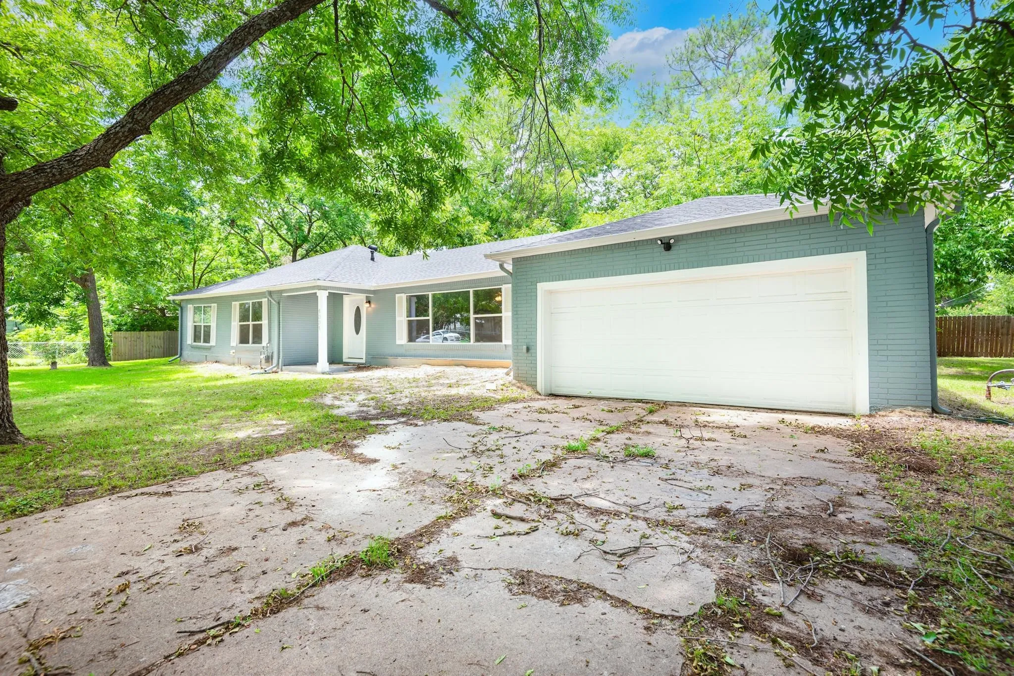 Single Family Residence For Sale in Hunt County , 4004 4th Street, Greenville, Texas 75401, 4 Bedroom, 3 Bathroom, 2 Garage spaces, 1,942 Sqft, built in 1960, Preowned, mls#21219459, Real Estate Agent in Greenville, Homes For Sale in Hunt county, Homes For Sale in Greenville, Realtor in Greenville Texas, Real Estate Brokerage Independent Realty Texas, Luminita Cordes Realtor