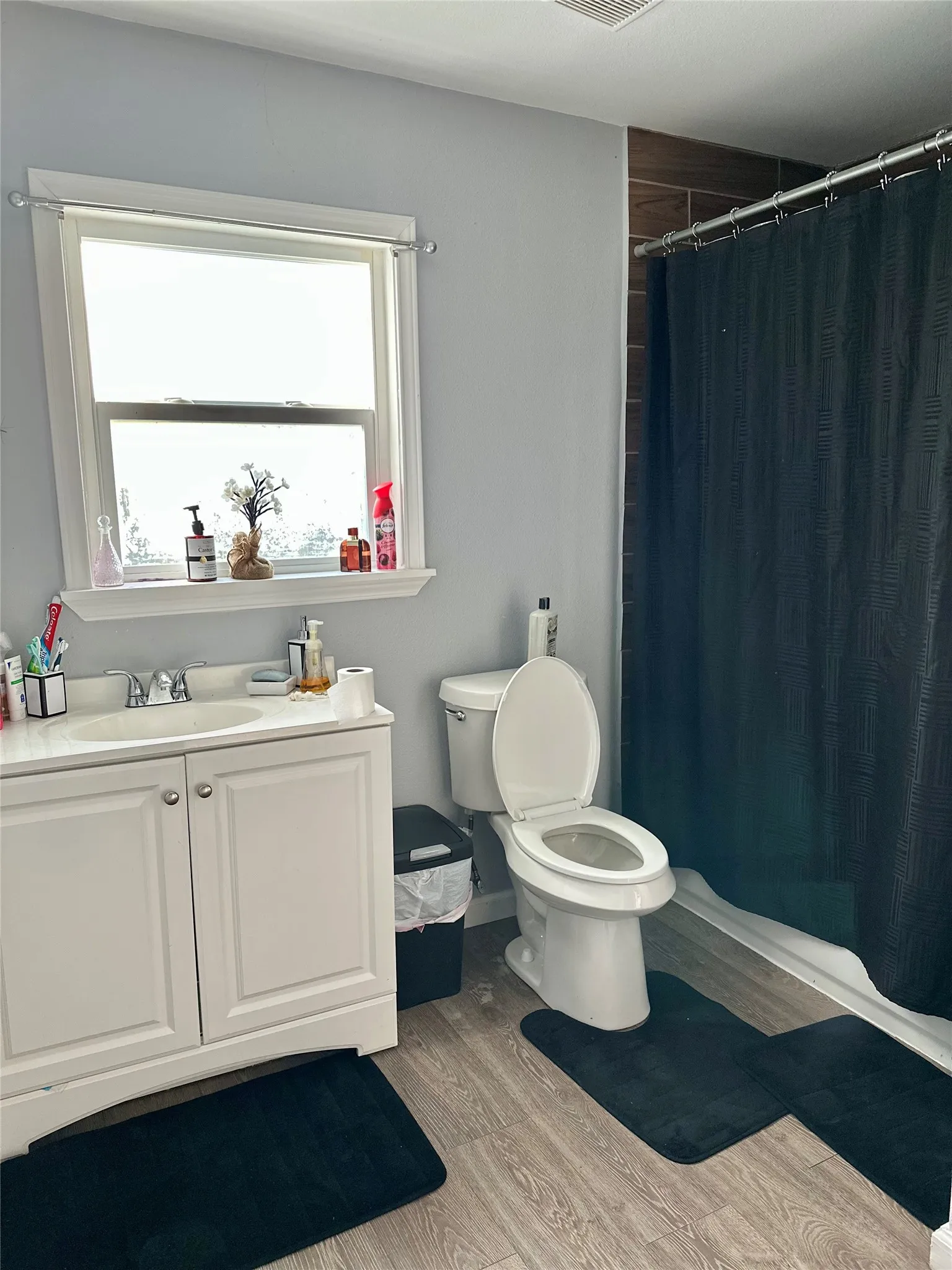 Single Family Residence For Sale in Hunt County , 4004 4th Street, Greenville, Texas 75401, 4 Bedroom, 3 Bathroom, 2 Garage spaces, 1,942 Sqft, built in 1960, Preowned, mls#21219459, Real Estate Agent in Greenville, Homes For Sale in Hunt county, Homes For Sale in Greenville, Realtor in Greenville Texas, Real Estate Brokerage Independent Realty Texas, Luminita Cordes Realtor