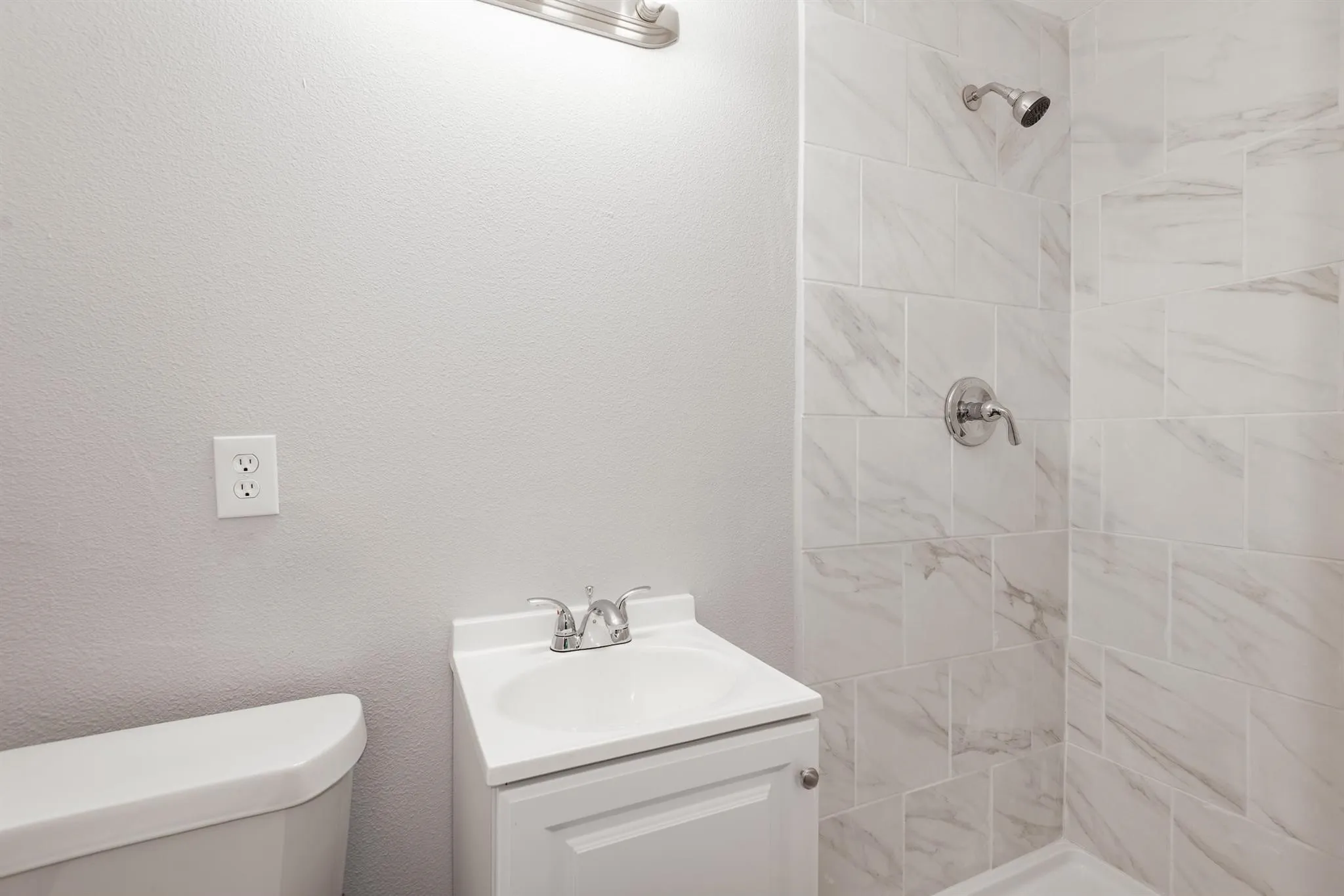 Single Family Residence For Sale in Hunt County , 4004 4th Street, Greenville, Texas 75401, 4 Bedroom, 3 Bathroom, 2 Garage spaces, 1,942 Sqft, built in 1960, Preowned, mls#21219459, Real Estate Agent in Greenville, Homes For Sale in Hunt county, Homes For Sale in Greenville, Realtor in Greenville Texas, Real Estate Brokerage Independent Realty Texas, Luminita Cordes Realtor