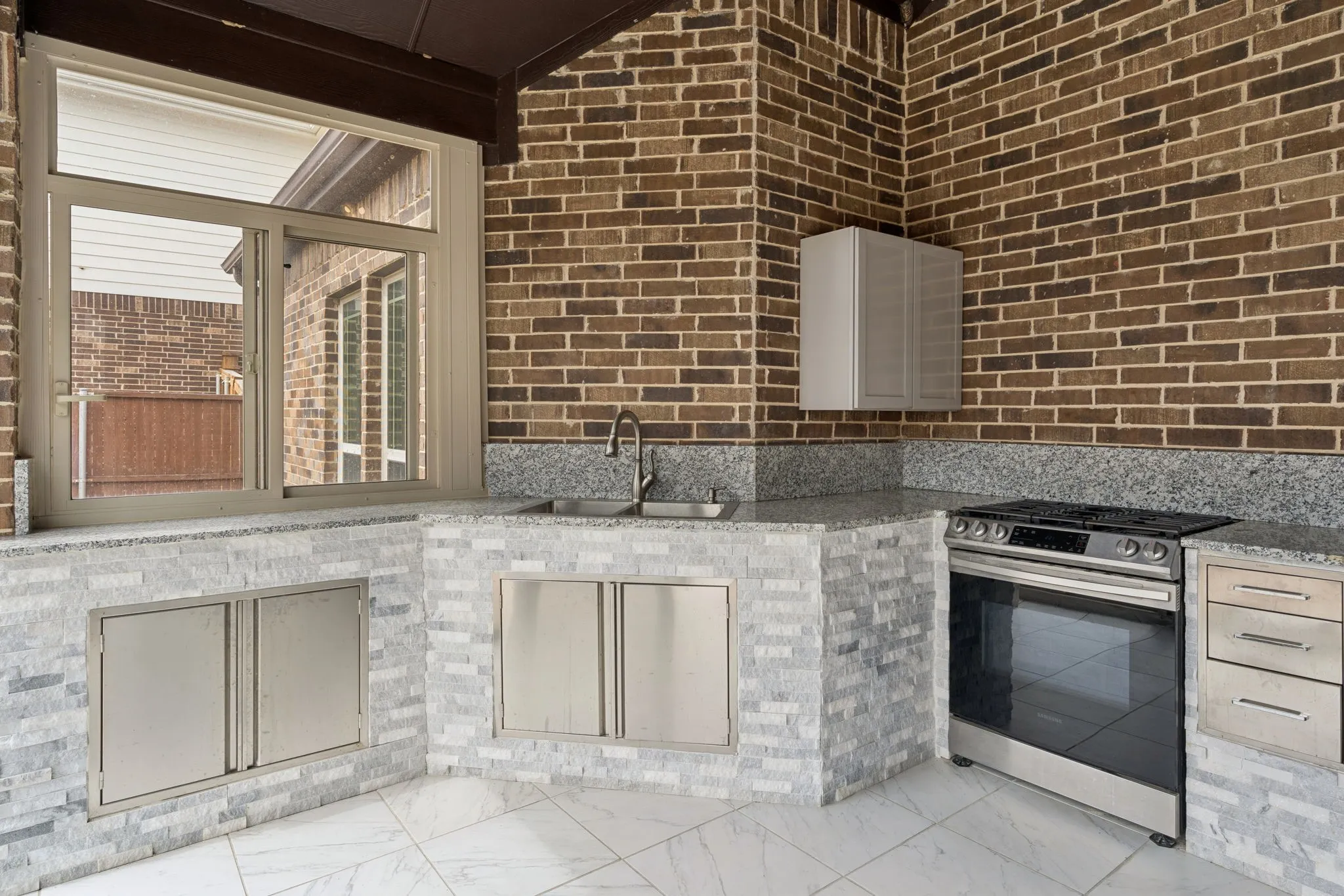 Single Family Residence For Sale in Tarrant County , 2671 Corona Drive, Grand Prairie, Texas 75054, 5 Bedroom, 4 Bathroom, 2 Garage spaces, 3,909 Sqft, built in 2020, mls#21219473, Real Estate Agent in Grand Prairie, Homes For Sale in Tarrant county, Homes For Sale in Grand Prairie, Realtor in Grand Prairie Texas, Real Estate Brokerage Independent Realty Texas, Luminita Cordes Realtor