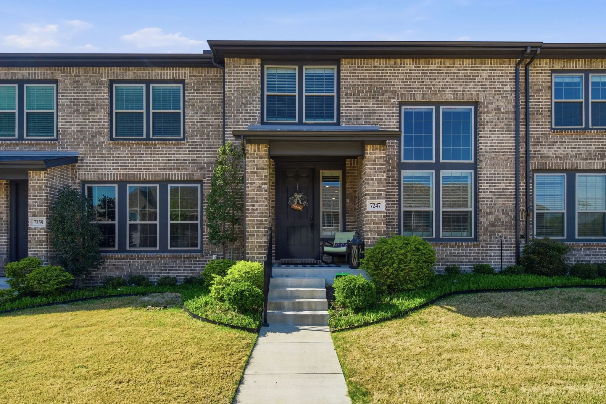 Townhouse For Sale in Collin County , 7247 Panicum Drive, Frisco, Texas 75033, 2 Bedroom, 3 Bathroom, 2 Garage spaces, 1,800 Sqft, built in 2021, Preowned, mls#21217025, Real Estate Agent in Frisco, Homes For Sale in Collin county, Homes For Sale in Frisco, Realtor in Frisco Texas, Real Estate Brokerage Independent Realty Texas, Luminita Cordes Realtor