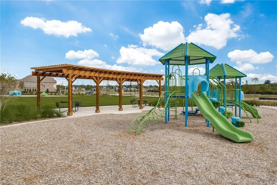 Townhouse For Sale in Collin County , 7247 Panicum Drive, Frisco, Texas 75033, 2 Bedroom, 3 Bathroom, 2 Garage spaces, 1,800 Sqft, built in 2021, Preowned, mls#21217025, Real Estate Agent in Frisco, Homes For Sale in Collin county, Homes For Sale in Frisco, Realtor in Frisco Texas, Real Estate Brokerage Independent Realty Texas, Luminita Cordes Realtor