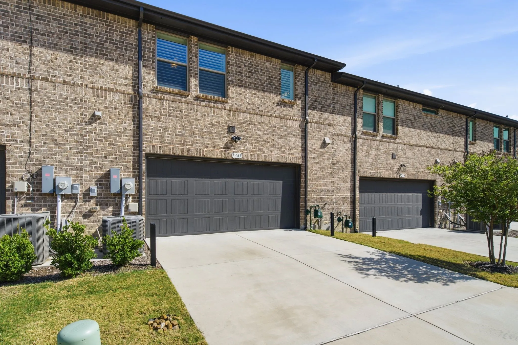 Townhouse For Sale in Collin County , 7247 Panicum Drive, Frisco, Texas 75033, 2 Bedroom, 3 Bathroom, 2 Garage spaces, 1,800 Sqft, built in 2021, Preowned, mls#21217025, Real Estate Agent in Frisco, Homes For Sale in Collin county, Homes For Sale in Frisco, Realtor in Frisco Texas, Real Estate Brokerage Independent Realty Texas, Luminita Cordes Realtor