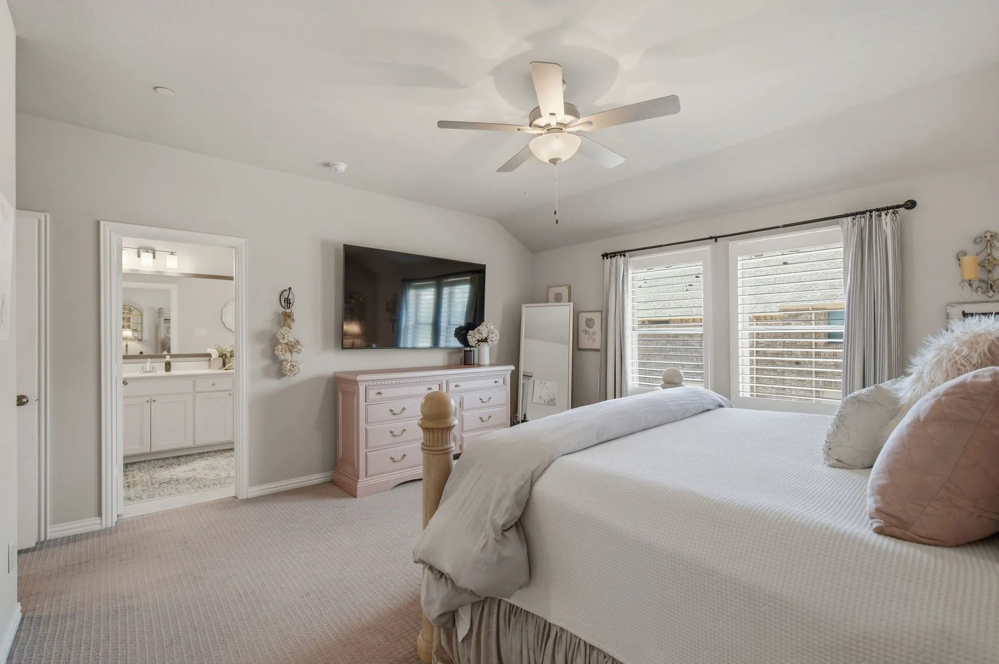 Townhouse For Sale in Collin County , 7247 Panicum Drive, Frisco, Texas 75033, 2 Bedroom, 3 Bathroom, 2 Garage spaces, 1,800 Sqft, built in 2021, Preowned, mls#21217025, Real Estate Agent in Frisco, Homes For Sale in Collin county, Homes For Sale in Frisco, Realtor in Frisco Texas, Real Estate Brokerage Independent Realty Texas, Luminita Cordes Realtor