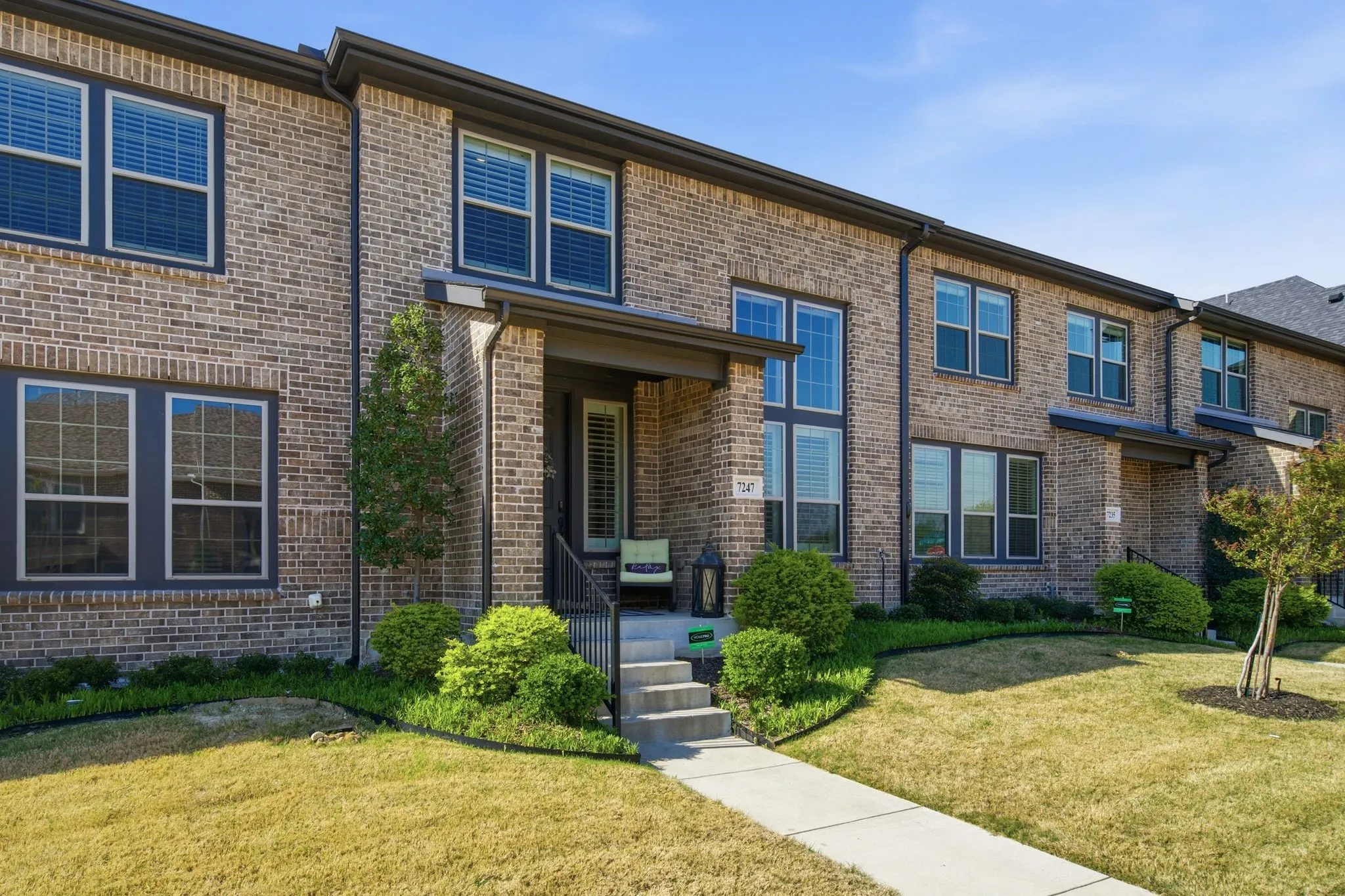 Townhouse For Sale in Collin County , 7247 Panicum Drive, Frisco, Texas 75033, 2 Bedroom, 3 Bathroom, 2 Garage spaces, 1,800 Sqft, built in 2021, Preowned, mls#21217025, Real Estate Agent in Frisco, Homes For Sale in Collin county, Homes For Sale in Frisco, Realtor in Frisco Texas, Real Estate Brokerage Independent Realty Texas, Luminita Cordes Realtor
