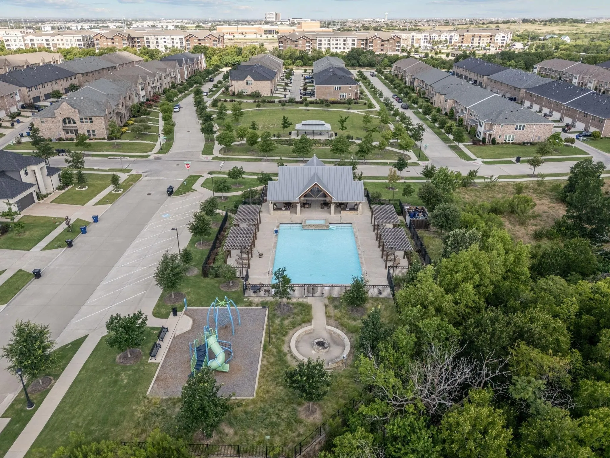 Townhouse For Sale in Collin County , 7247 Panicum Drive, Frisco, Texas 75033, 2 Bedroom, 3 Bathroom, 2 Garage spaces, 1,800 Sqft, built in 2021, Preowned, mls#21217025, Real Estate Agent in Frisco, Homes For Sale in Collin county, Homes For Sale in Frisco, Realtor in Frisco Texas, Real Estate Brokerage Independent Realty Texas, Luminita Cordes Realtor
