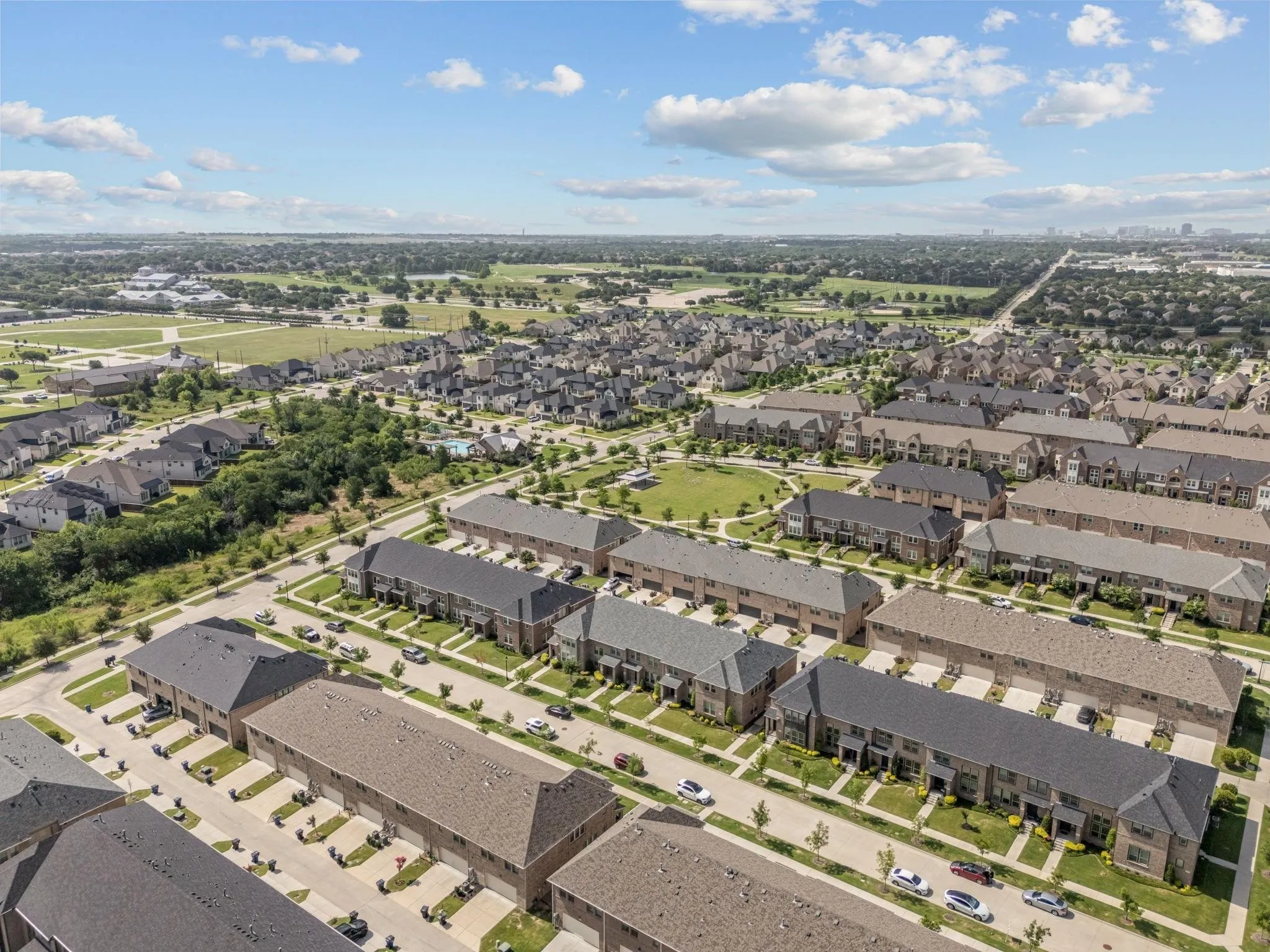 Townhouse For Sale in Collin County , 7247 Panicum Drive, Frisco, Texas 75033, 2 Bedroom, 3 Bathroom, 2 Garage spaces, 1,800 Sqft, built in 2021, Preowned, mls#21217025, Real Estate Agent in Frisco, Homes For Sale in Collin county, Homes For Sale in Frisco, Realtor in Frisco Texas, Real Estate Brokerage Independent Realty Texas, Luminita Cordes Realtor