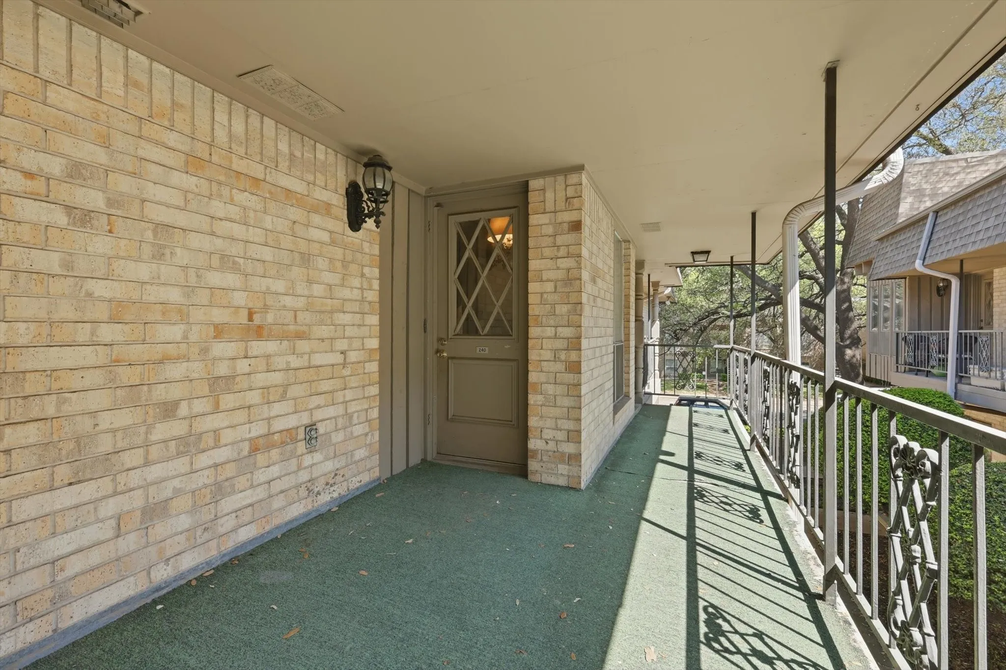 Condominium For Sale in Tarrant County , 4320 Bellaire Drive S 240W, Fort Worth, Texas 76109, 2 Bedroom, 2 Bathroom, Garage spaces, 1,220 Sqft, built in 1967, mls#21218970, Real Estate Agent in Fort Worth, Homes For Sale in Tarrant county, Homes For Sale in Fort Worth, Realtor in Fort Worth Texas, Real Estate Brokerage Independent Realty Texas, Luminita Cordes Realtor