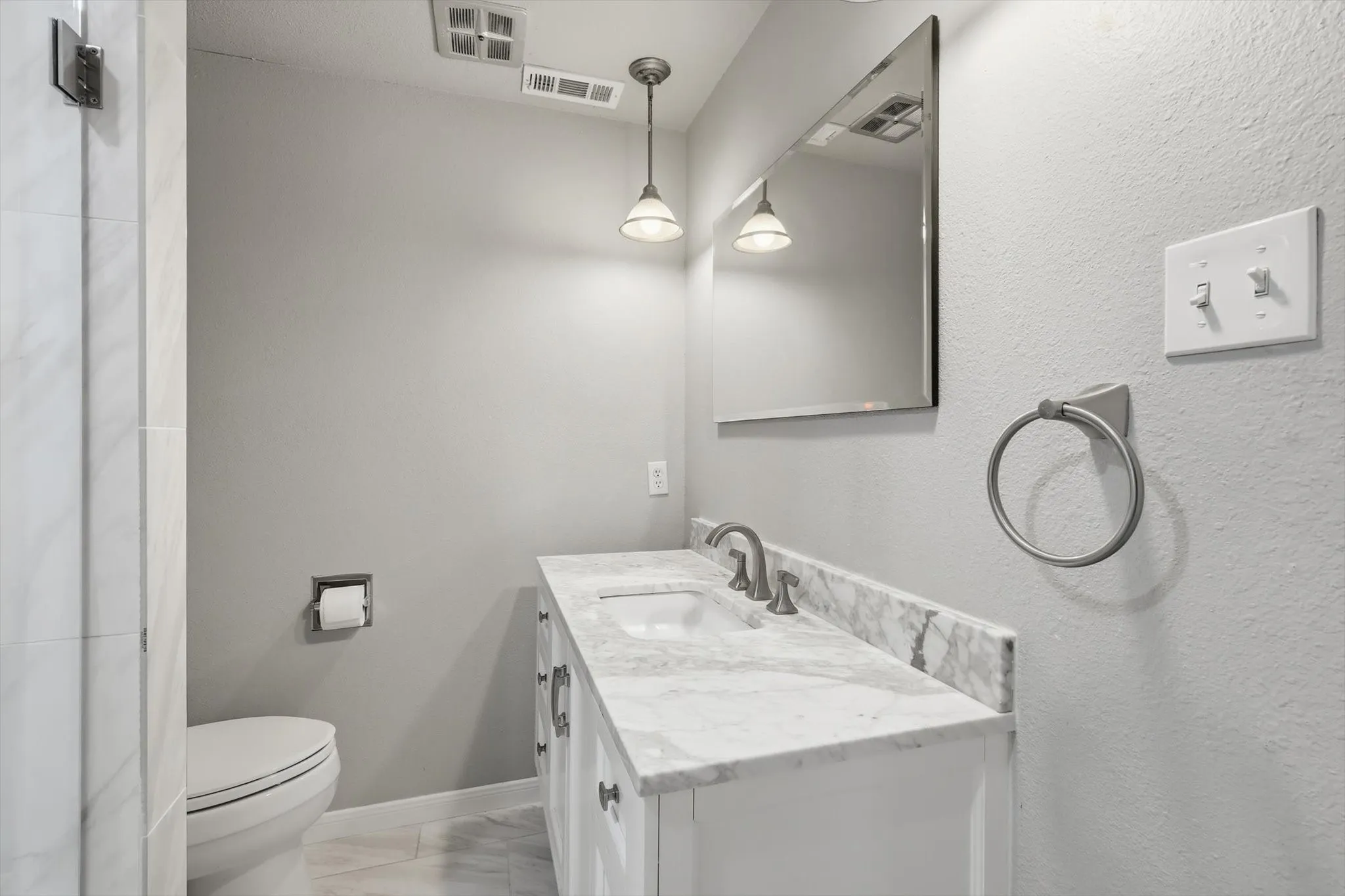 Condominium For Sale in Tarrant County , 4320 Bellaire Drive S 240W, Fort Worth, Texas 76109, 2 Bedroom, 2 Bathroom, Garage spaces, 1,220 Sqft, built in 1967, mls#21218970, Real Estate Agent in Fort Worth, Homes For Sale in Tarrant county, Homes For Sale in Fort Worth, Realtor in Fort Worth Texas, Real Estate Brokerage Independent Realty Texas, Luminita Cordes Realtor