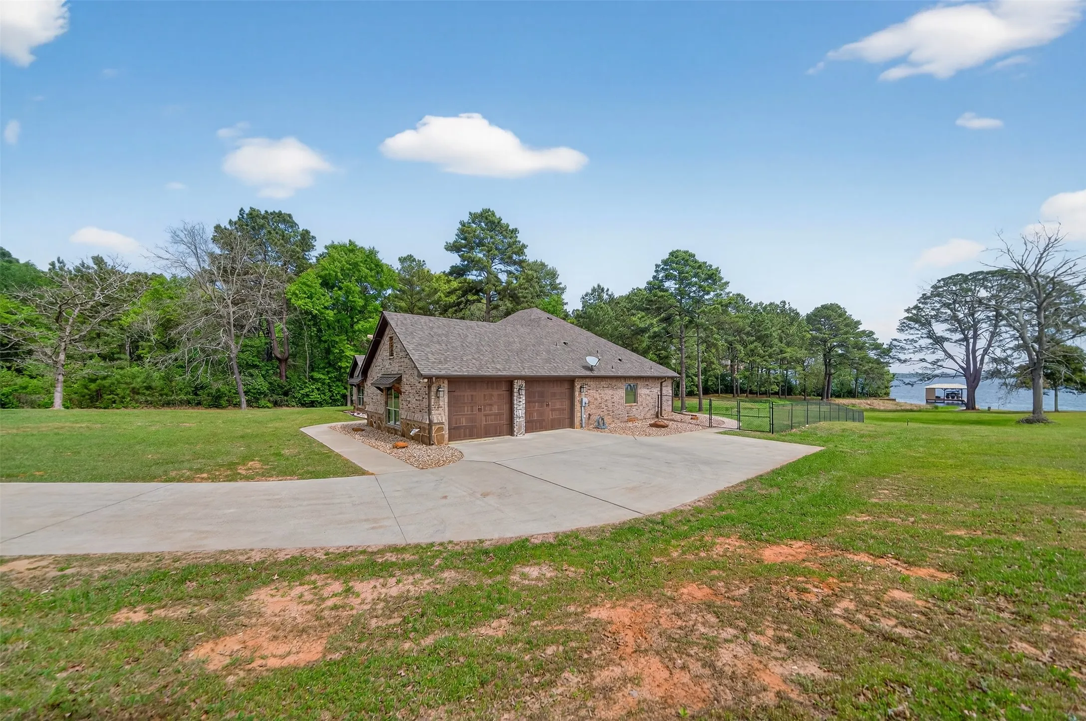 Single Family Residence For Sale in Henderson County , 10227 County Road 4101, Frankston, Texas 75763, 4 Bedroom, 2 Bathroom, 2 Garage spaces, 2,113 Sqft, built in 2019, mls#21218943, Real Estate Agent in Frankston, Homes For Sale in Henderson county, Homes For Sale in Frankston, Realtor in Frankston Texas, Real Estate Brokerage Independent Realty Texas, Luminita Cordes Realtor