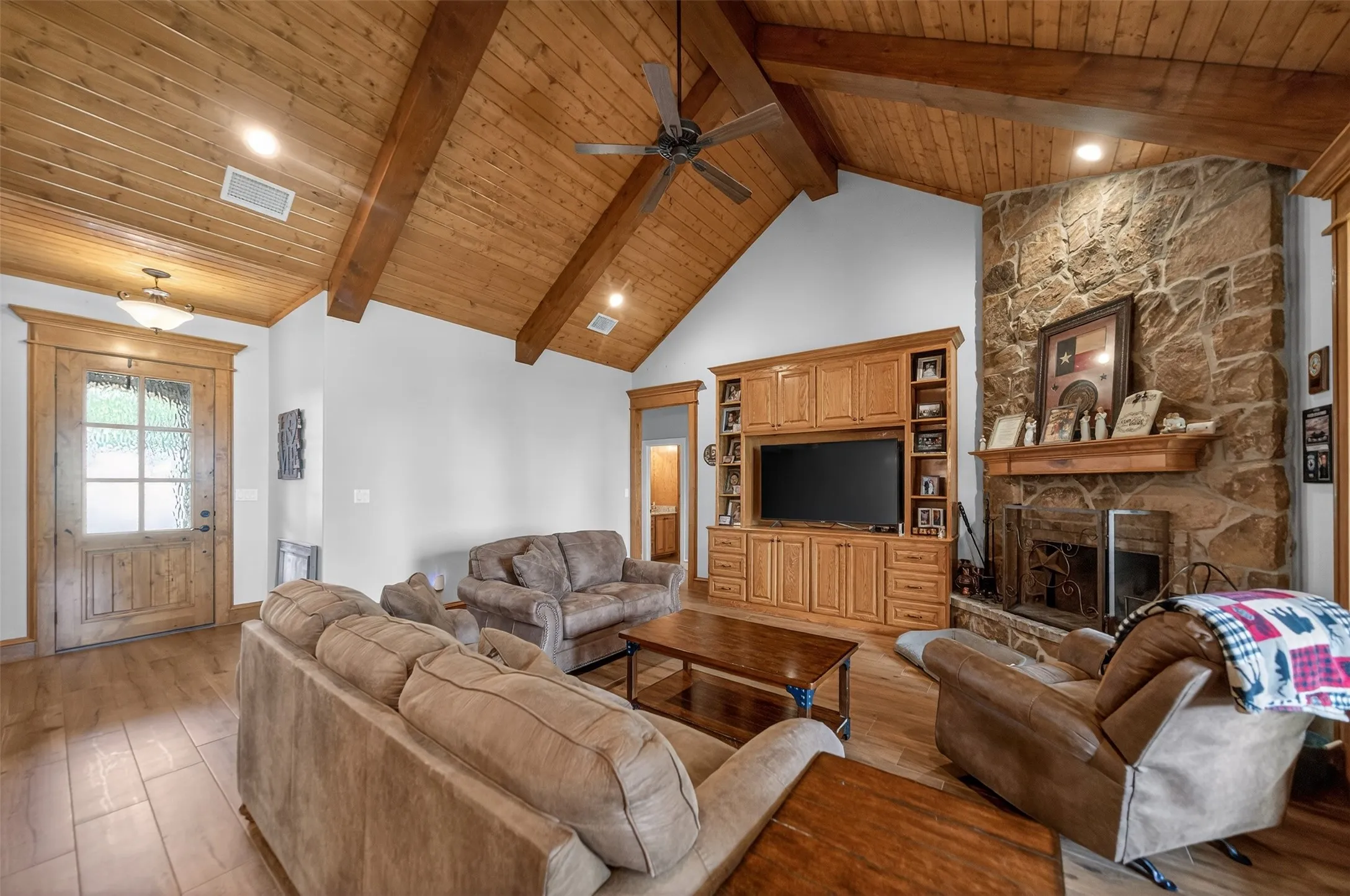 Single Family Residence For Sale in Henderson County , 10227 County Road 4101, Frankston, Texas 75763, 4 Bedroom, 2 Bathroom, 2 Garage spaces, 2,113 Sqft, built in 2019, mls#21218943, Real Estate Agent in Frankston, Homes For Sale in Henderson county, Homes For Sale in Frankston, Realtor in Frankston Texas, Real Estate Brokerage Independent Realty Texas, Luminita Cordes Realtor