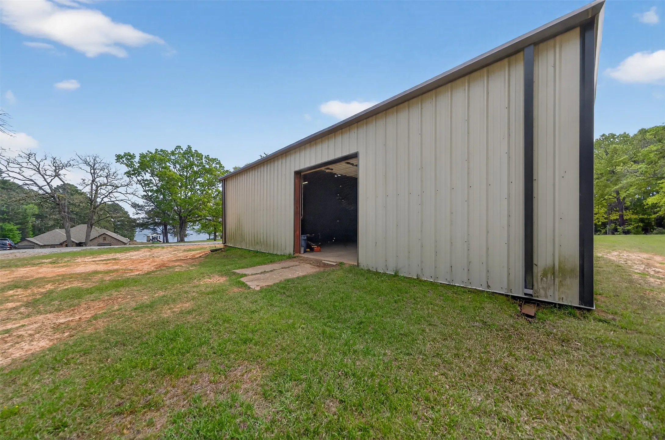 Single Family Residence For Sale in Henderson County , 10227 County Road 4101, Frankston, Texas 75763, 4 Bedroom, 2 Bathroom, 2 Garage spaces, 2,113 Sqft, built in 2019, mls#21218943, Real Estate Agent in Frankston, Homes For Sale in Henderson county, Homes For Sale in Frankston, Realtor in Frankston Texas, Real Estate Brokerage Independent Realty Texas, Luminita Cordes Realtor