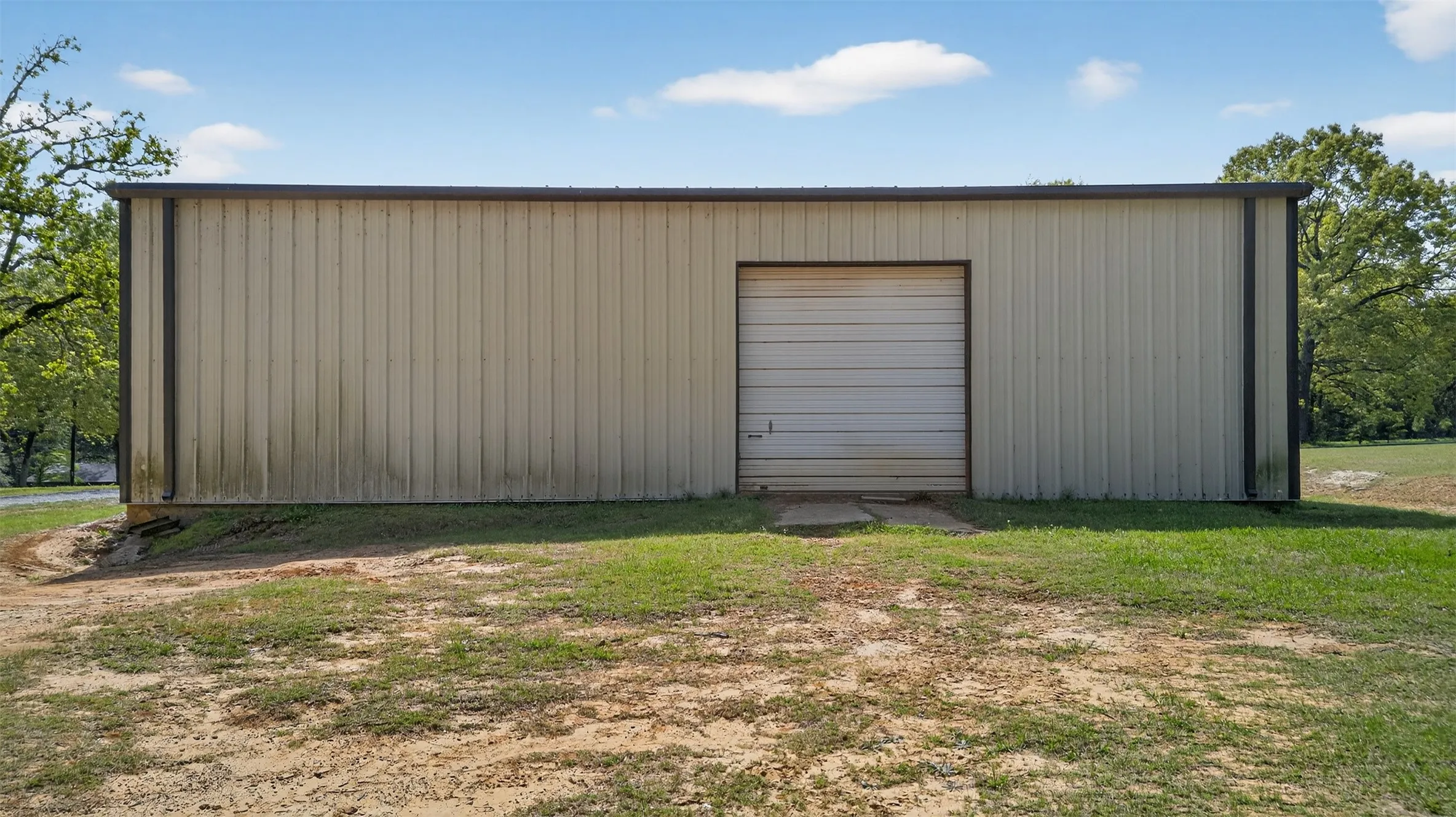 Single Family Residence For Sale in Henderson County , 10227 County Road 4101, Frankston, Texas 75763, 4 Bedroom, 2 Bathroom, 2 Garage spaces, 2,113 Sqft, built in 2019, mls#21218943, Real Estate Agent in Frankston, Homes For Sale in Henderson county, Homes For Sale in Frankston, Realtor in Frankston Texas, Real Estate Brokerage Independent Realty Texas, Luminita Cordes Realtor
