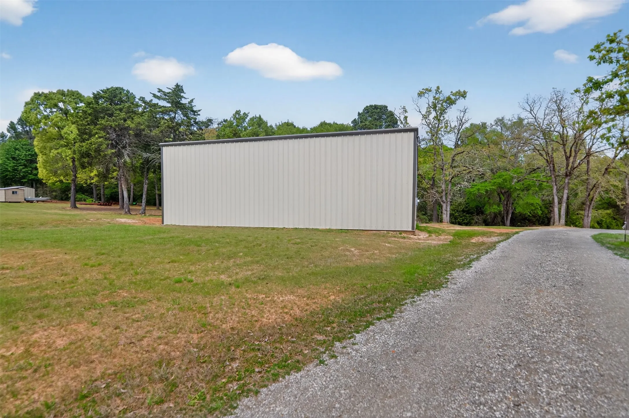 Single Family Residence For Sale in Henderson County , 10227 County Road 4101, Frankston, Texas 75763, 4 Bedroom, 2 Bathroom, 2 Garage spaces, 2,113 Sqft, built in 2019, mls#21218943, Real Estate Agent in Frankston, Homes For Sale in Henderson county, Homes For Sale in Frankston, Realtor in Frankston Texas, Real Estate Brokerage Independent Realty Texas, Luminita Cordes Realtor