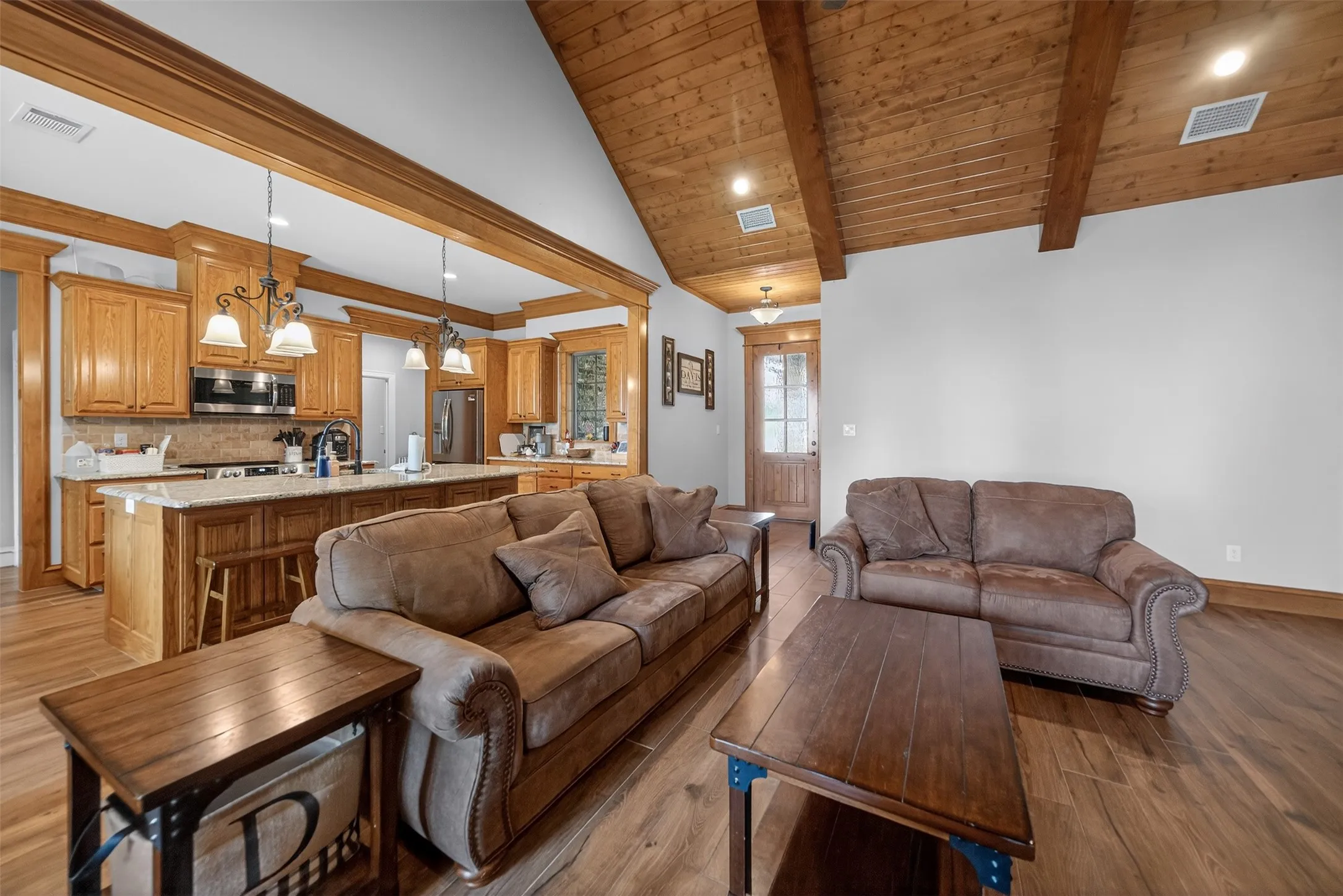 Single Family Residence For Sale in Henderson County , 10227 County Road 4101, Frankston, Texas 75763, 4 Bedroom, 2 Bathroom, 2 Garage spaces, 2,113 Sqft, built in 2019, mls#21218943, Real Estate Agent in Frankston, Homes For Sale in Henderson county, Homes For Sale in Frankston, Realtor in Frankston Texas, Real Estate Brokerage Independent Realty Texas, Luminita Cordes Realtor