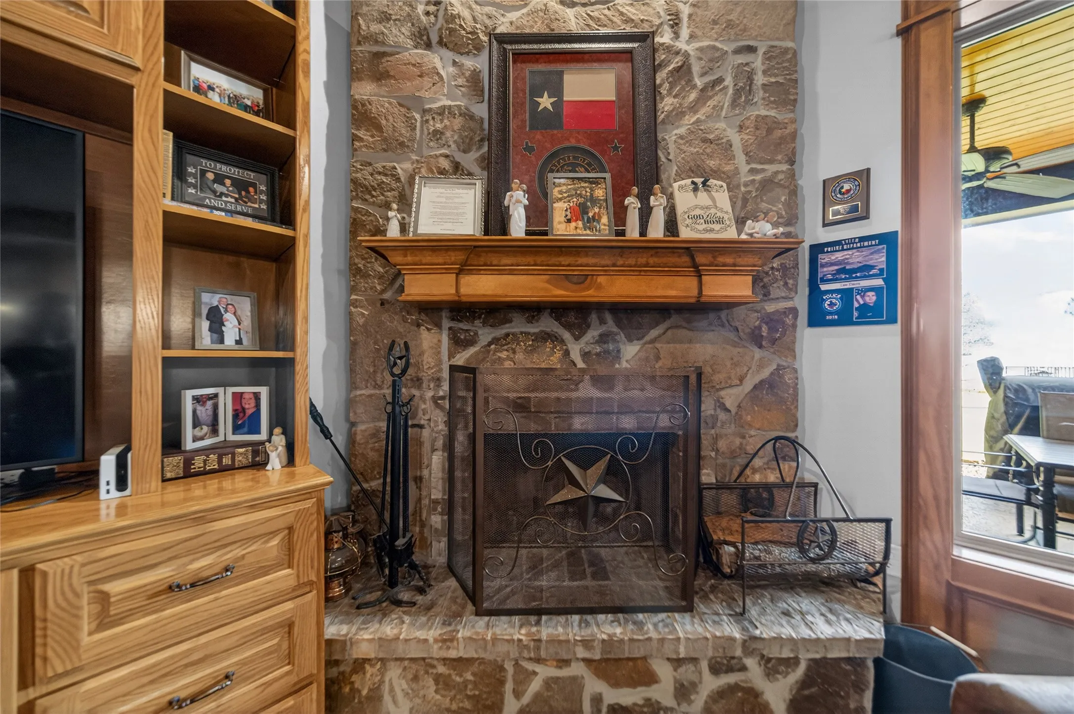 Single Family Residence For Sale in Henderson County , 10227 County Road 4101, Frankston, Texas 75763, 4 Bedroom, 2 Bathroom, 2 Garage spaces, 2,113 Sqft, built in 2019, mls#21218943, Real Estate Agent in Frankston, Homes For Sale in Henderson county, Homes For Sale in Frankston, Realtor in Frankston Texas, Real Estate Brokerage Independent Realty Texas, Luminita Cordes Realtor