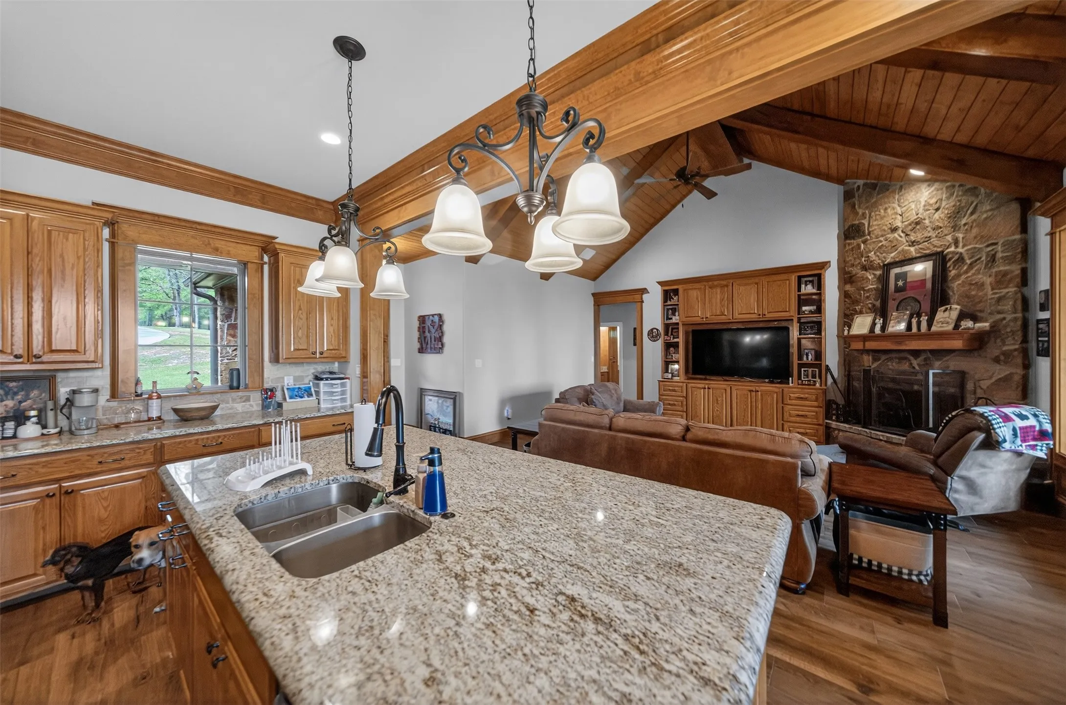 Single Family Residence For Sale in Henderson County , 10227 County Road 4101, Frankston, Texas 75763, 4 Bedroom, 2 Bathroom, 2 Garage spaces, 2,113 Sqft, built in 2019, mls#21218943, Real Estate Agent in Frankston, Homes For Sale in Henderson county, Homes For Sale in Frankston, Realtor in Frankston Texas, Real Estate Brokerage Independent Realty Texas, Luminita Cordes Realtor