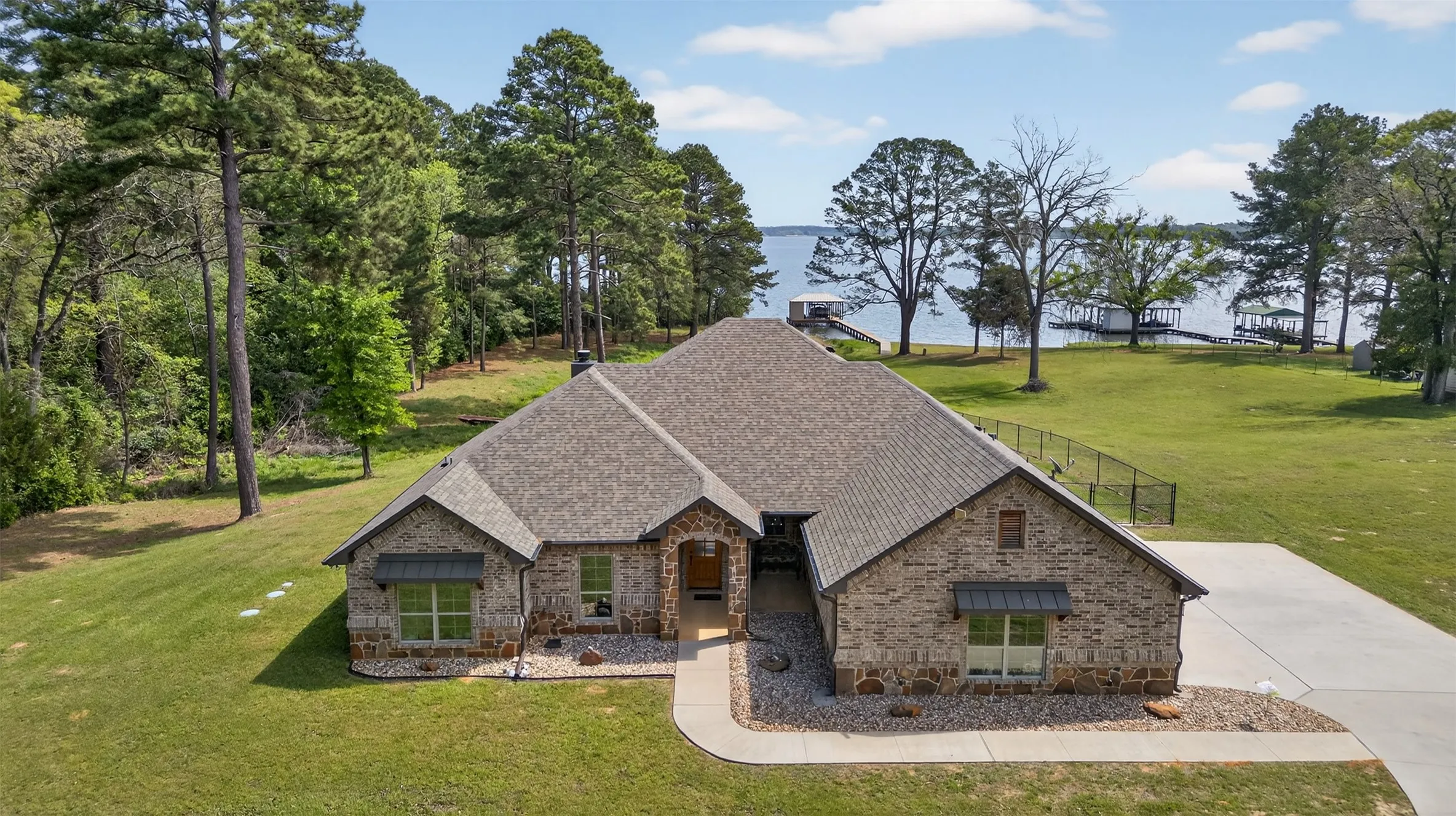 Single Family Residence For Sale in Henderson County , 10227 County Road 4101, Frankston, Texas 75763, 4 Bedroom, 2 Bathroom, 2 Garage spaces, 2,113 Sqft, built in 2019, mls#21218943, Real Estate Agent in Frankston, Homes For Sale in Henderson county, Homes For Sale in Frankston, Realtor in Frankston Texas, Real Estate Brokerage Independent Realty Texas, Luminita Cordes Realtor