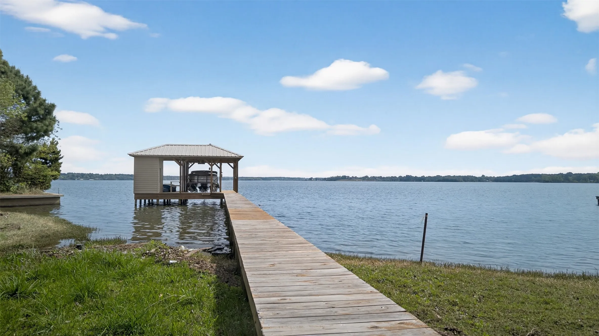 Single Family Residence For Sale in Henderson County , 10227 County Road 4101, Frankston, Texas 75763, 4 Bedroom, 2 Bathroom, 2 Garage spaces, 2,113 Sqft, built in 2019, mls#21218943, Real Estate Agent in Frankston, Homes For Sale in Henderson county, Homes For Sale in Frankston, Realtor in Frankston Texas, Real Estate Brokerage Independent Realty Texas, Luminita Cordes Realtor