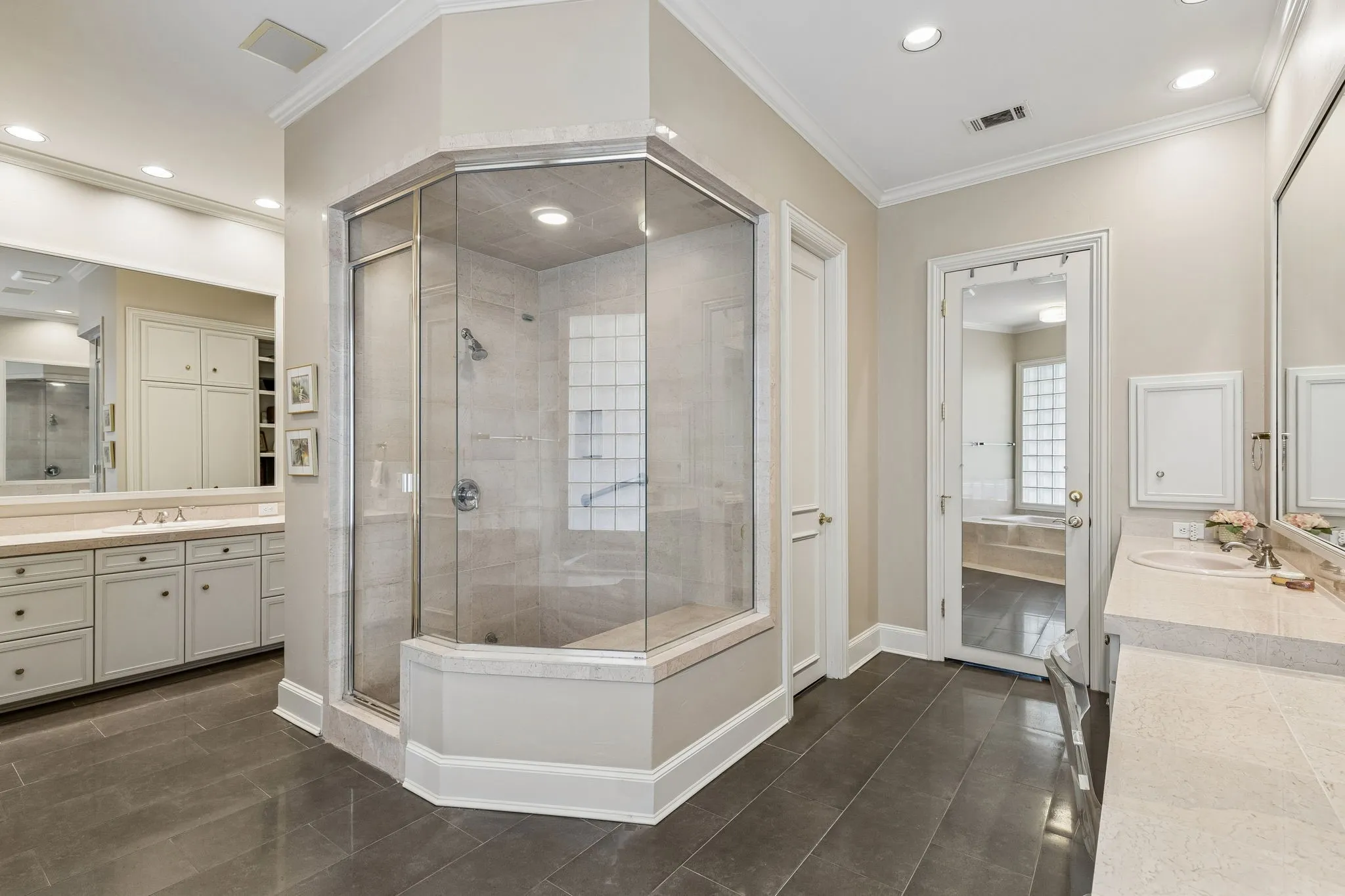 Single Family Residence For Sale in Dallas County , 14900 Winnwood Road, Addison, Texas 75254, 3 Bedroom, 4 Bathroom, 2 Garage spaces, 4,162 Sqft, built in 1990, Preowned, mls#21200576, Real Estate Agent in Addison, Homes For Sale in Dallas county, Homes For Sale in Addison, Realtor in Addison Texas, Real Estate Brokerage Independent Realty Texas, Luminita Cordes Realtor