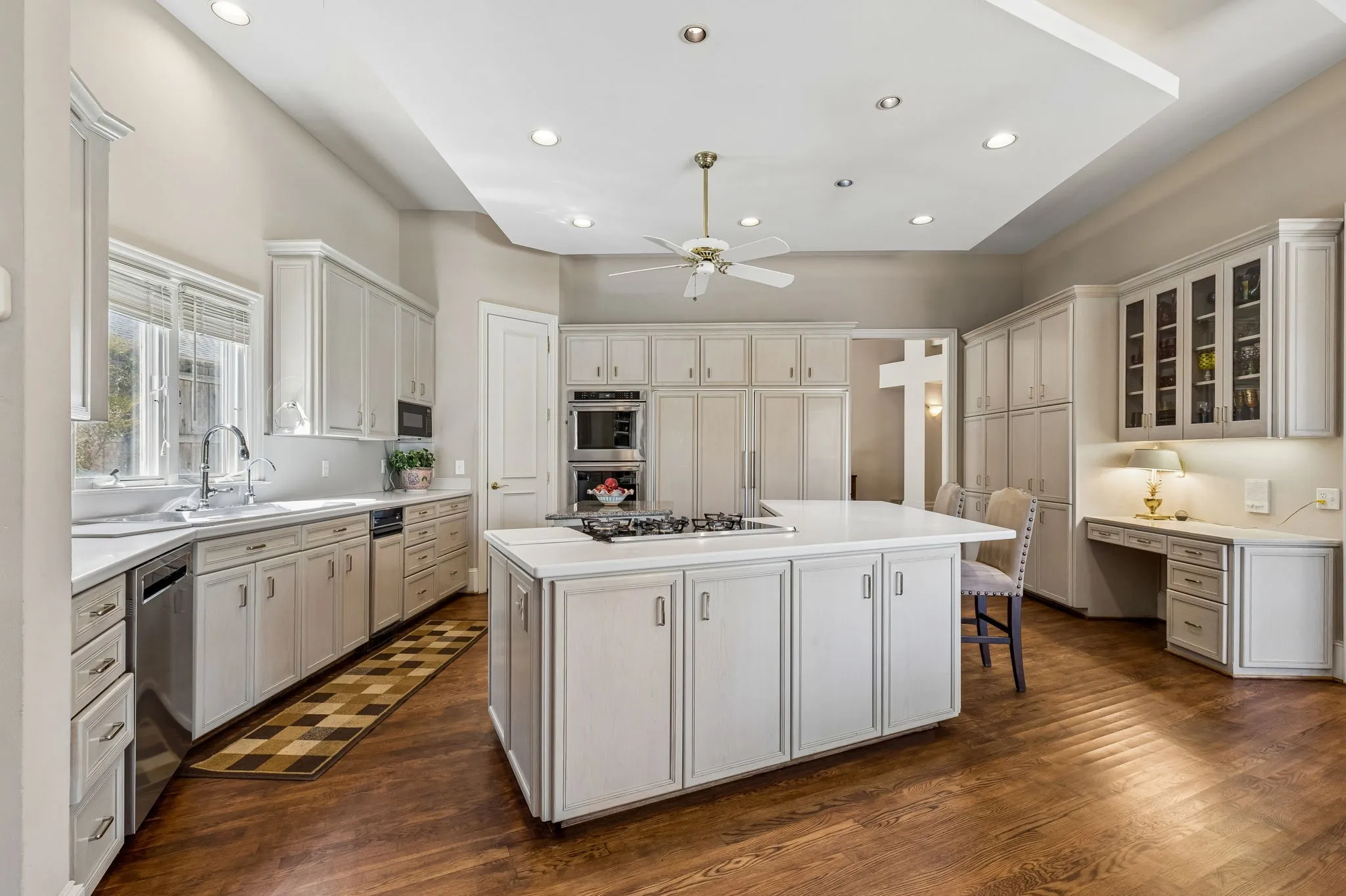 Single Family Residence For Sale in Dallas County , 14900 Winnwood Road, Addison, Texas 75254, 3 Bedroom, 4 Bathroom, 2 Garage spaces, 4,162 Sqft, built in 1990, Preowned, mls#21200576, Real Estate Agent in Addison, Homes For Sale in Dallas county, Homes For Sale in Addison, Realtor in Addison Texas, Real Estate Brokerage Independent Realty Texas, Luminita Cordes Realtor
