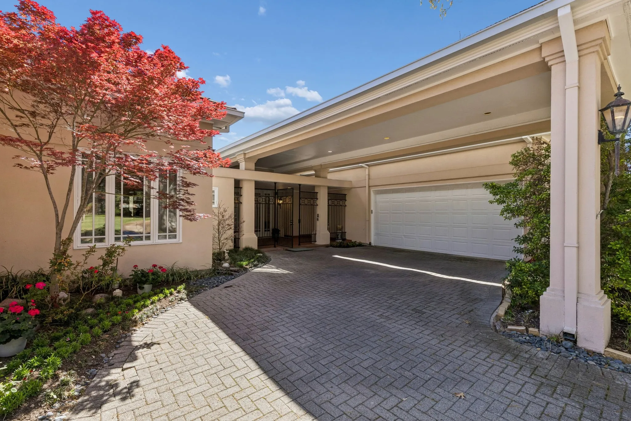 Single Family Residence For Sale in Dallas County , 14900 Winnwood Road, Addison, Texas 75254, 3 Bedroom, 4 Bathroom, 2 Garage spaces, 4,162 Sqft, built in 1990, Preowned, mls#21200576, Real Estate Agent in Addison, Homes For Sale in Dallas county, Homes For Sale in Addison, Realtor in Addison Texas, Real Estate Brokerage Independent Realty Texas, Luminita Cordes Realtor