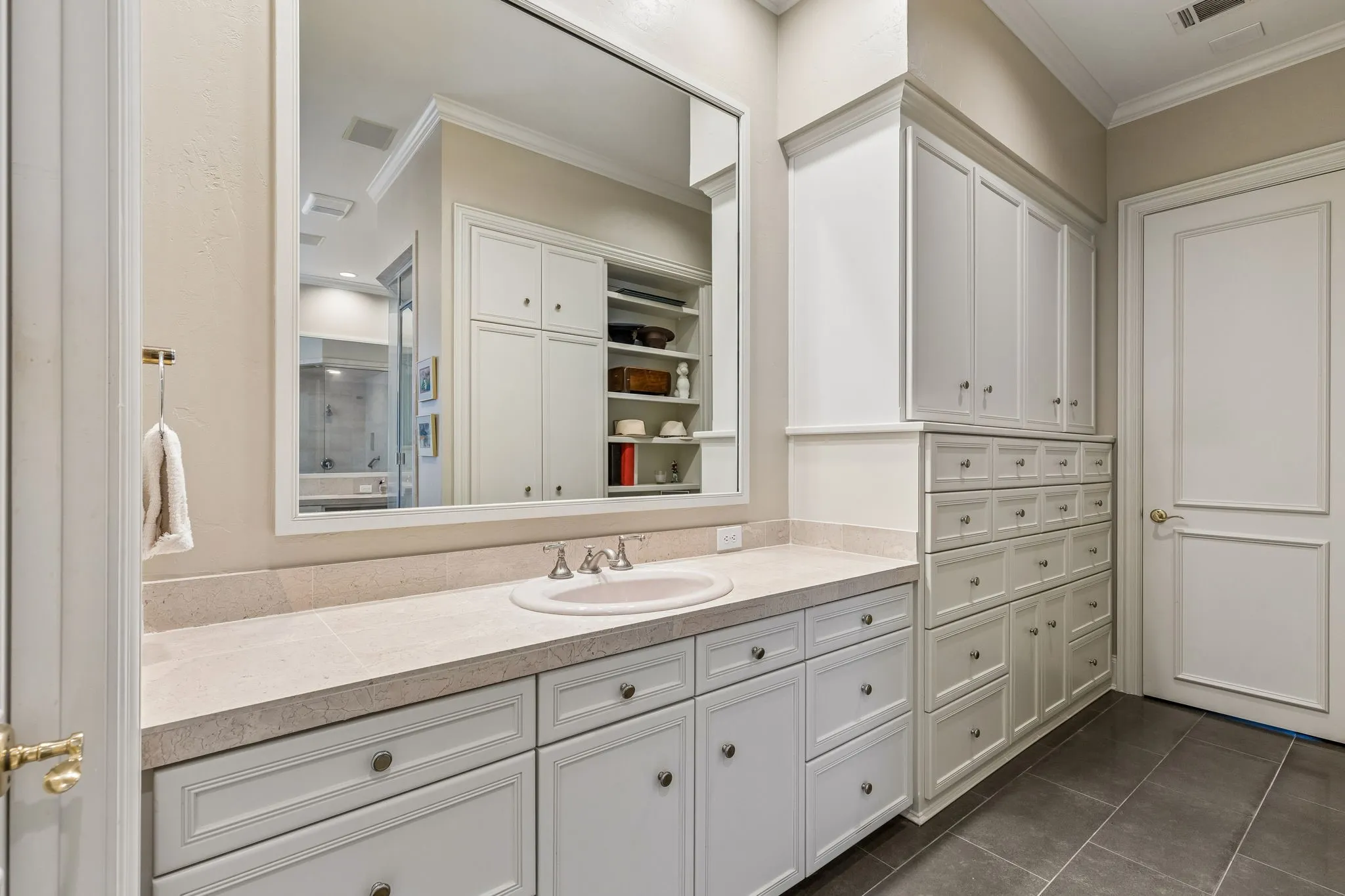 Single Family Residence For Sale in Dallas County , 14900 Winnwood Road, Addison, Texas 75254, 3 Bedroom, 4 Bathroom, 2 Garage spaces, 4,162 Sqft, built in 1990, Preowned, mls#21200576, Real Estate Agent in Addison, Homes For Sale in Dallas county, Homes For Sale in Addison, Realtor in Addison Texas, Real Estate Brokerage Independent Realty Texas, Luminita Cordes Realtor