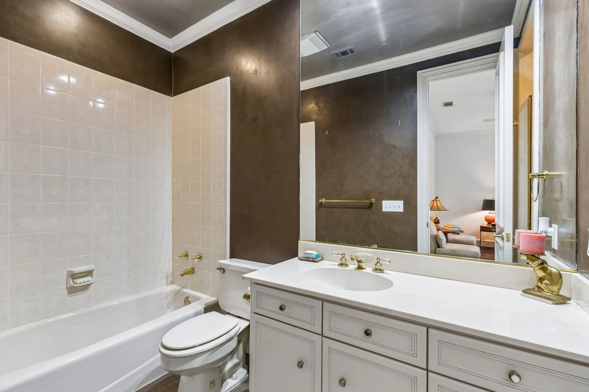 Single Family Residence For Sale in Dallas County , 14900 Winnwood Road, Addison, Texas 75254, 3 Bedroom, 4 Bathroom, 2 Garage spaces, 4,162 Sqft, built in 1990, Preowned, mls#21200576, Real Estate Agent in Addison, Homes For Sale in Dallas county, Homes For Sale in Addison, Realtor in Addison Texas, Real Estate Brokerage Independent Realty Texas, Luminita Cordes Realtor