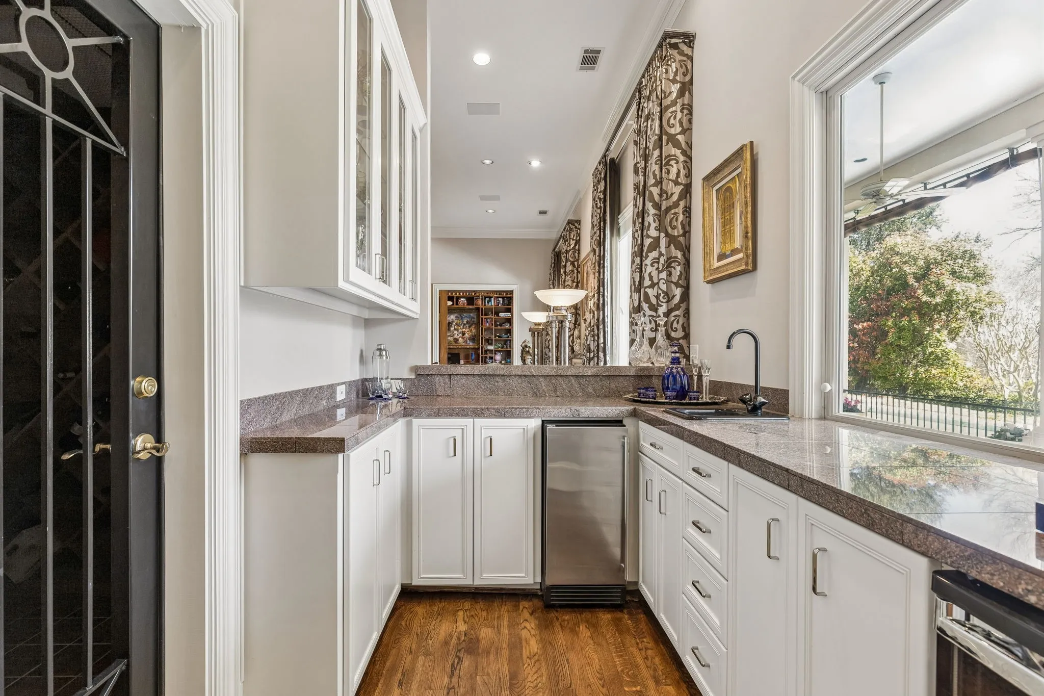 Single Family Residence For Sale in Dallas County , 14900 Winnwood Road, Addison, Texas 75254, 3 Bedroom, 4 Bathroom, 2 Garage spaces, 4,162 Sqft, built in 1990, Preowned, mls#21200576, Real Estate Agent in Addison, Homes For Sale in Dallas county, Homes For Sale in Addison, Realtor in Addison Texas, Real Estate Brokerage Independent Realty Texas, Luminita Cordes Realtor