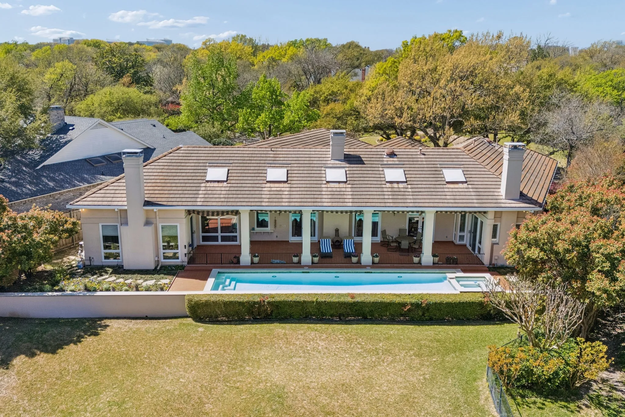 Single Family Residence For Sale in Dallas County , 14900 Winnwood Road, Addison, Texas 75254, 3 Bedroom, 4 Bathroom, 2 Garage spaces, 4,162 Sqft, built in 1990, Preowned, mls#21200576, Real Estate Agent in Addison, Homes For Sale in Dallas county, Homes For Sale in Addison, Realtor in Addison Texas, Real Estate Brokerage Independent Realty Texas, Luminita Cordes Realtor