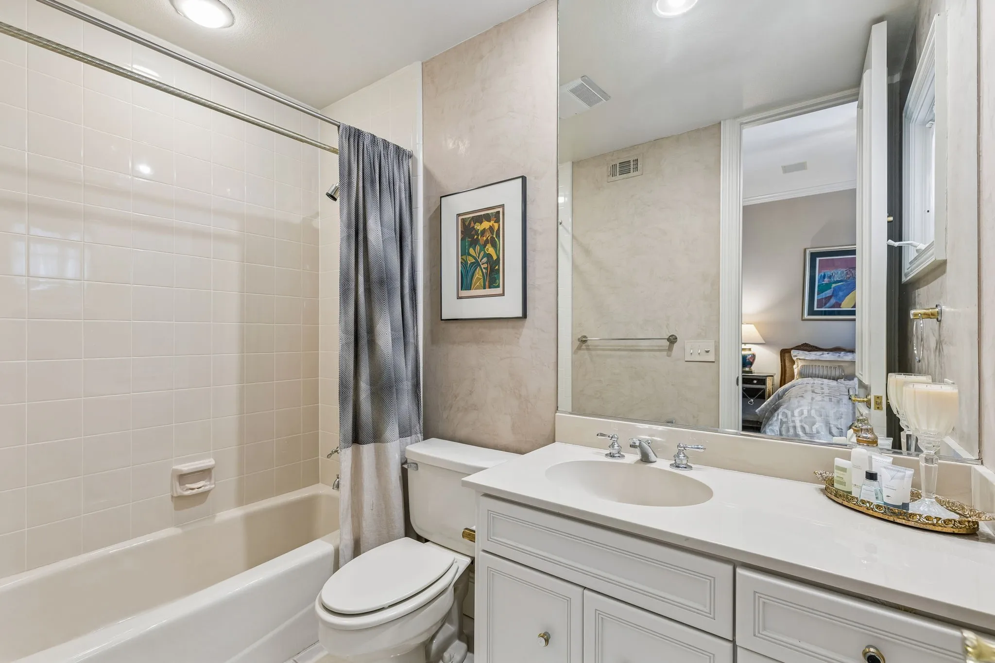 Single Family Residence For Sale in Dallas County , 14900 Winnwood Road, Addison, Texas 75254, 3 Bedroom, 4 Bathroom, 2 Garage spaces, 4,162 Sqft, built in 1990, Preowned, mls#21200576, Real Estate Agent in Addison, Homes For Sale in Dallas county, Homes For Sale in Addison, Realtor in Addison Texas, Real Estate Brokerage Independent Realty Texas, Luminita Cordes Realtor