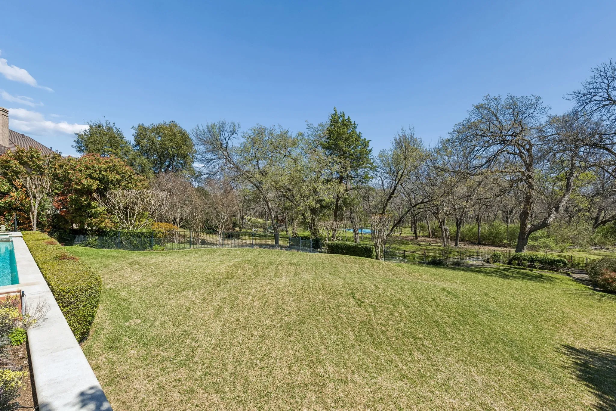 Single Family Residence For Sale in Dallas County , 14900 Winnwood Road, Addison, Texas 75254, 3 Bedroom, 4 Bathroom, 2 Garage spaces, 4,162 Sqft, built in 1990, Preowned, mls#21200576, Real Estate Agent in Addison, Homes For Sale in Dallas county, Homes For Sale in Addison, Realtor in Addison Texas, Real Estate Brokerage Independent Realty Texas, Luminita Cordes Realtor