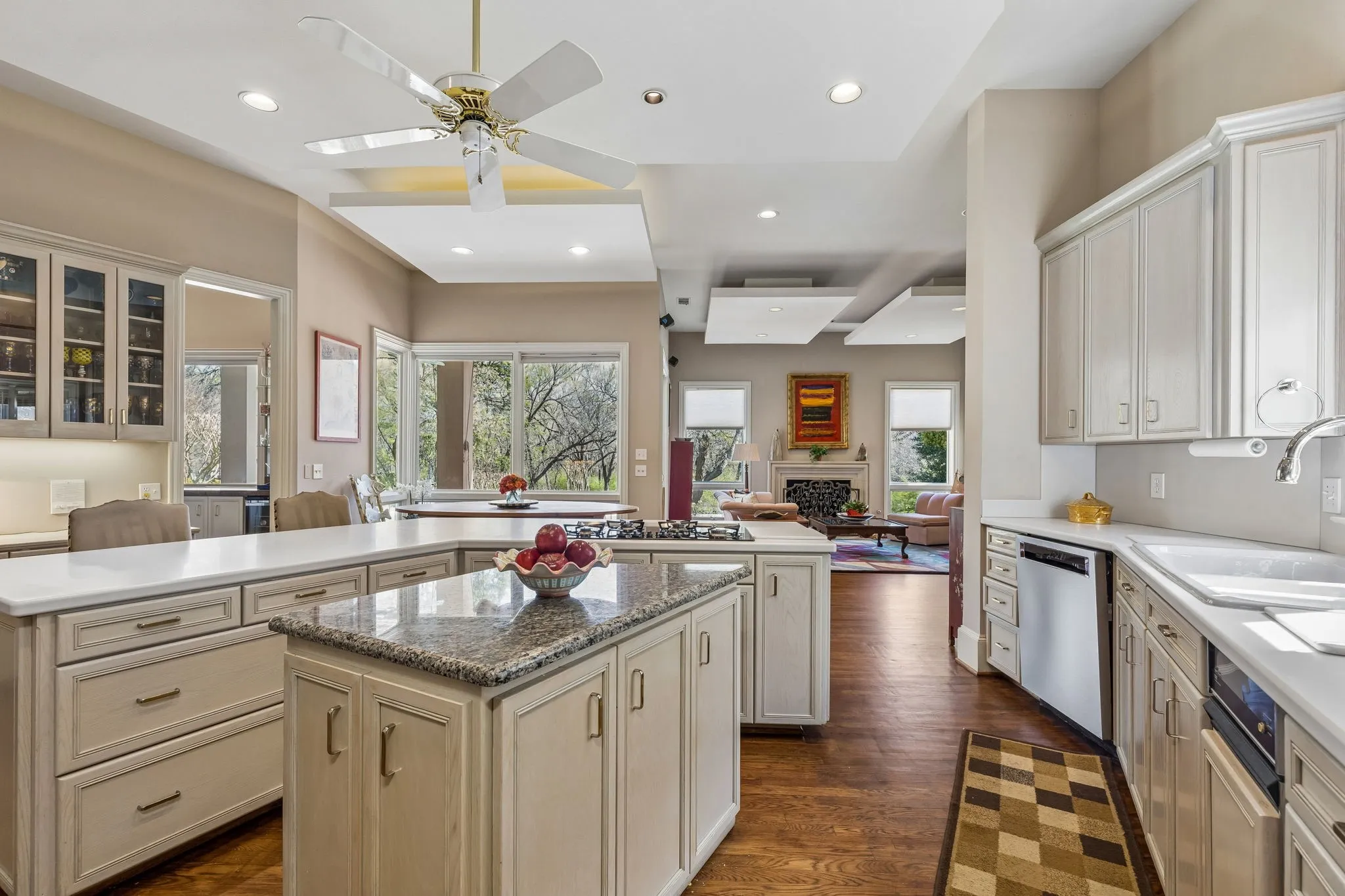 Single Family Residence For Sale in Dallas County , 14900 Winnwood Road, Addison, Texas 75254, 3 Bedroom, 4 Bathroom, 2 Garage spaces, 4,162 Sqft, built in 1990, Preowned, mls#21200576, Real Estate Agent in Addison, Homes For Sale in Dallas county, Homes For Sale in Addison, Realtor in Addison Texas, Real Estate Brokerage Independent Realty Texas, Luminita Cordes Realtor