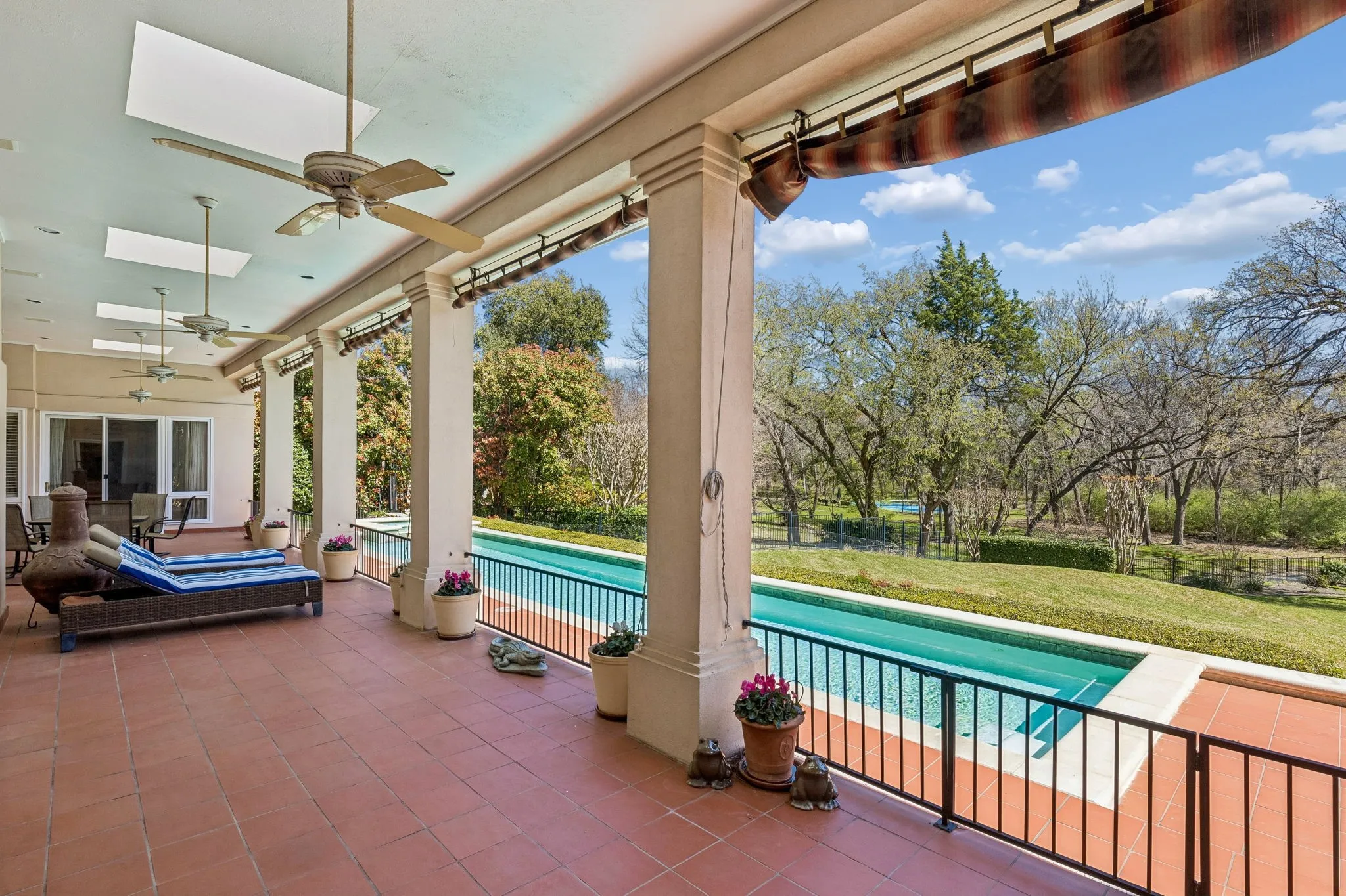 Single Family Residence For Sale in Dallas County , 14900 Winnwood Road, Addison, Texas 75254, 3 Bedroom, 4 Bathroom, 2 Garage spaces, 4,162 Sqft, built in 1990, Preowned, mls#21200576, Real Estate Agent in Addison, Homes For Sale in Dallas county, Homes For Sale in Addison, Realtor in Addison Texas, Real Estate Brokerage Independent Realty Texas, Luminita Cordes Realtor