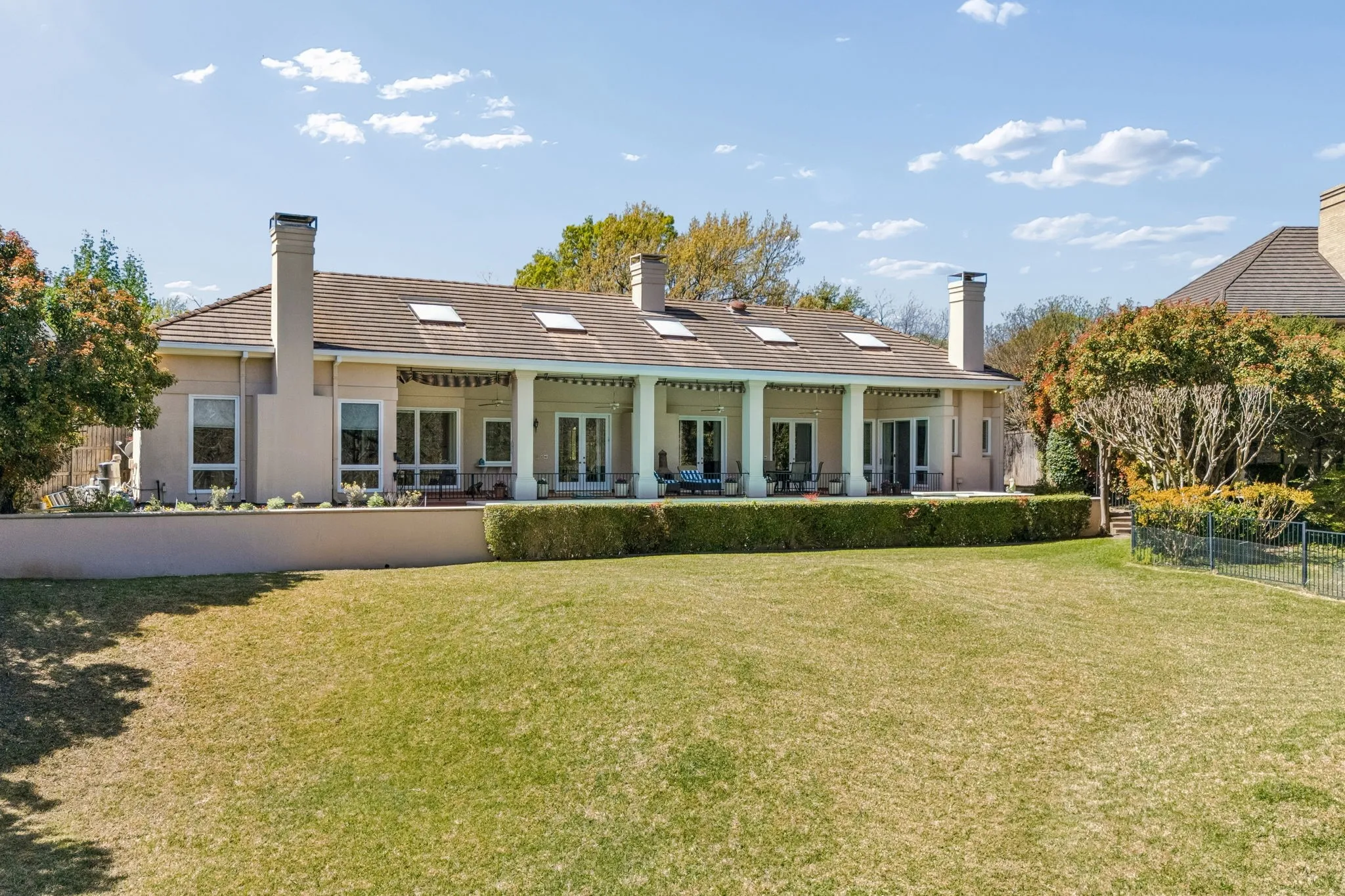 Single Family Residence For Sale in Dallas County , 14900 Winnwood Road, Addison, Texas 75254, 3 Bedroom, 4 Bathroom, 2 Garage spaces, 4,162 Sqft, built in 1990, Preowned, mls#21200576, Real Estate Agent in Addison, Homes For Sale in Dallas county, Homes For Sale in Addison, Realtor in Addison Texas, Real Estate Brokerage Independent Realty Texas, Luminita Cordes Realtor