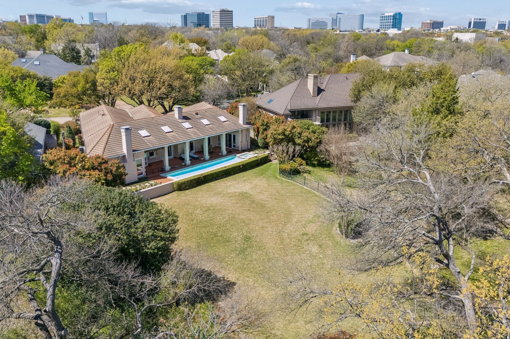 Single Family Residence For Sale in Dallas County , 14900 Winnwood Road, Addison, Texas 75254, 3 Bedroom, 4 Bathroom, 2 Garage spaces, 4,162 Sqft, built in 1990, Preowned, mls#21200576, Real Estate Agent in Addison, Homes For Sale in Dallas county, Homes For Sale in Addison, Realtor in Addison Texas, Real Estate Brokerage Independent Realty Texas, Luminita Cordes Realtor