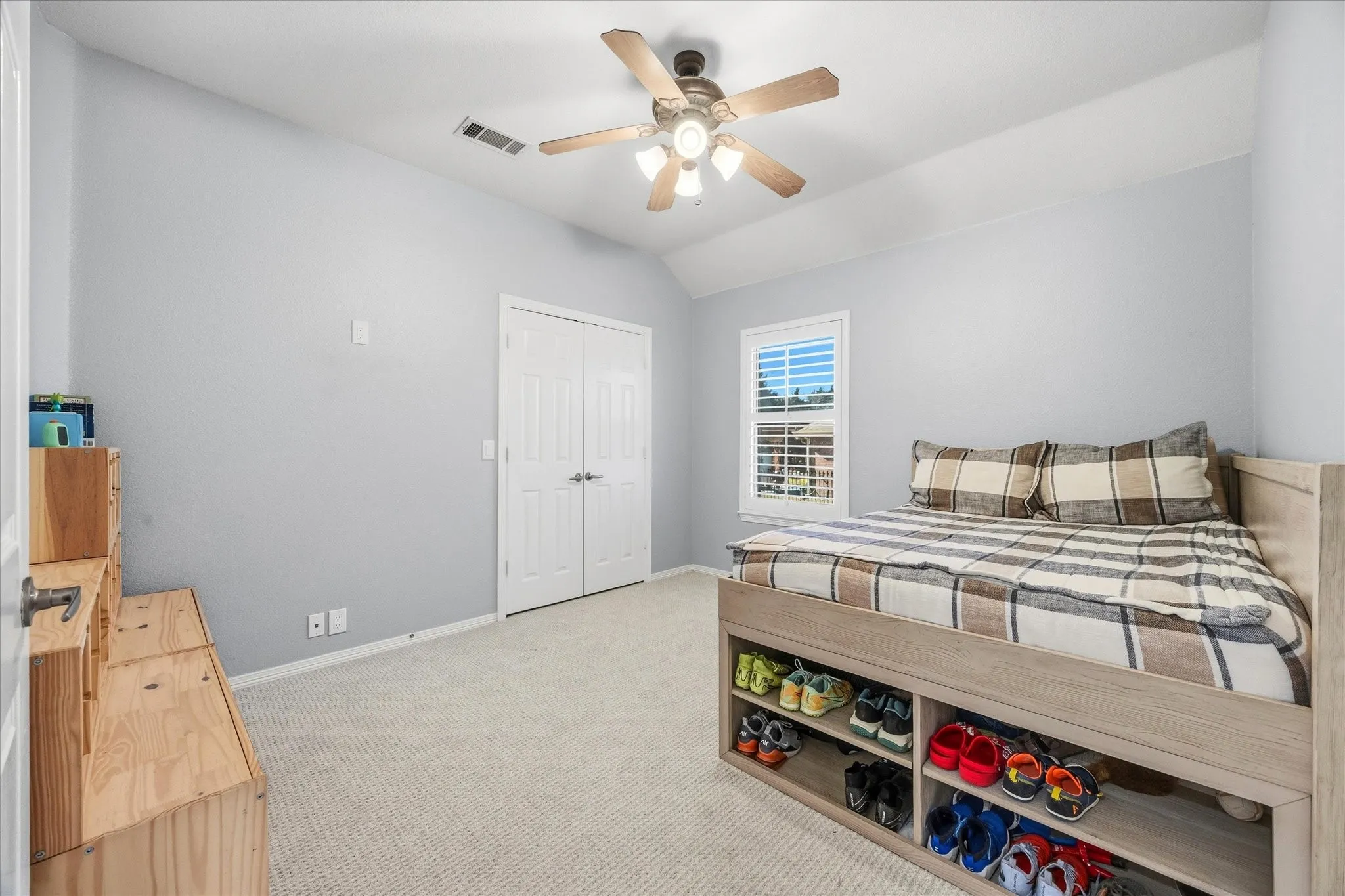 Single Family Residence For Sale in Rockwall County , 200 Stanford Court, Heath, Texas 75032, 4 Bedroom, 2 Bathroom, 3 Garage spaces, 2,542 Sqft, built in 2002, Preowned, mls#21219609, Real Estate Agent in Heath, Homes For Sale in Rockwall county, Homes For Sale in Heath, Realtor in Heath Texas, Real Estate Brokerage Independent Realty Texas, Luminita Cordes Realtor