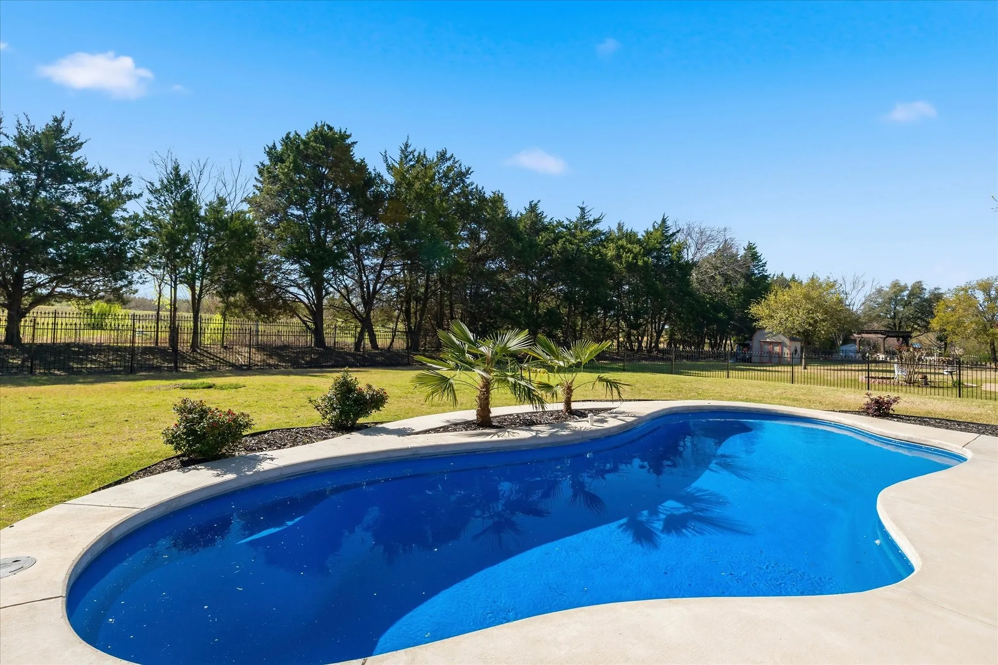 Single Family Residence For Sale in Rockwall County , 200 Stanford Court, Heath, Texas 75032, 4 Bedroom, 2 Bathroom, 3 Garage spaces, 2,542 Sqft, built in 2002, Preowned, mls#21219609, Real Estate Agent in Heath, Homes For Sale in Rockwall county, Homes For Sale in Heath, Realtor in Heath Texas, Real Estate Brokerage Independent Realty Texas, Luminita Cordes Realtor