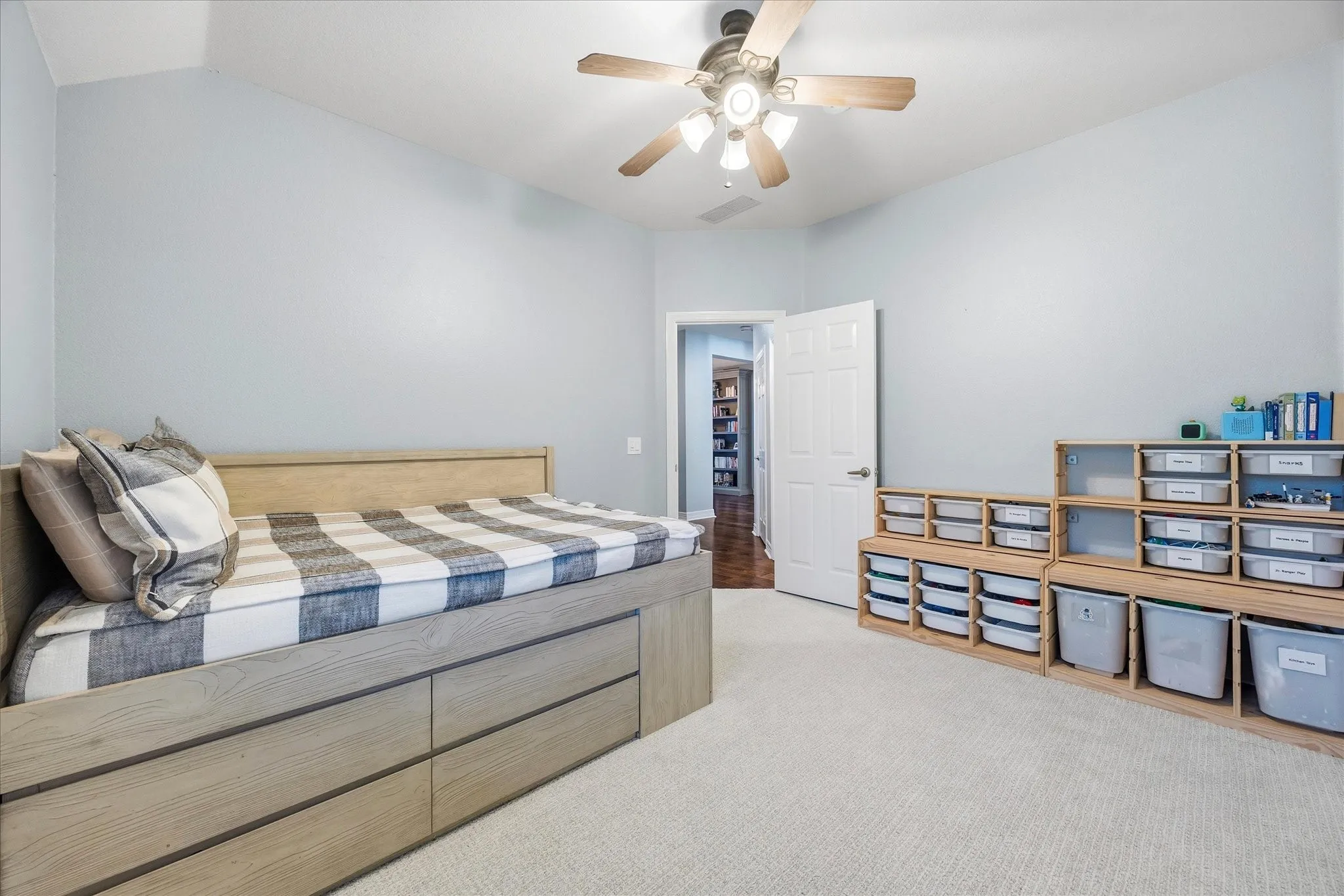 Single Family Residence For Sale in Rockwall County , 200 Stanford Court, Heath, Texas 75032, 4 Bedroom, 2 Bathroom, 3 Garage spaces, 2,542 Sqft, built in 2002, Preowned, mls#21219609, Real Estate Agent in Heath, Homes For Sale in Rockwall county, Homes For Sale in Heath, Realtor in Heath Texas, Real Estate Brokerage Independent Realty Texas, Luminita Cordes Realtor