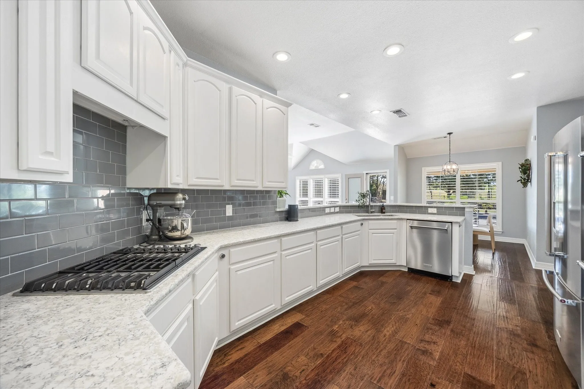 Single Family Residence For Sale in Rockwall County , 200 Stanford Court, Heath, Texas 75032, 4 Bedroom, 2 Bathroom, 3 Garage spaces, 2,542 Sqft, built in 2002, Preowned, mls#21219609, Real Estate Agent in Heath, Homes For Sale in Rockwall county, Homes For Sale in Heath, Realtor in Heath Texas, Real Estate Brokerage Independent Realty Texas, Luminita Cordes Realtor