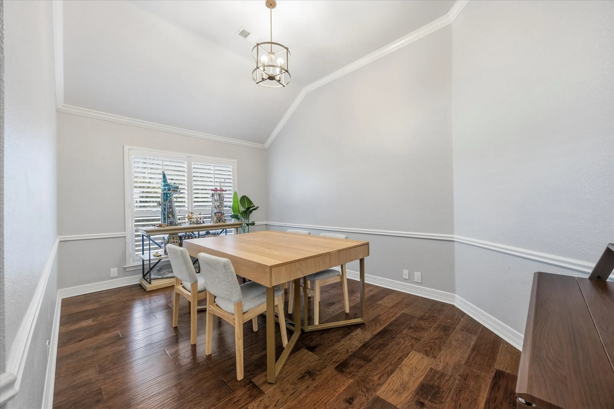 Single Family Residence For Sale in Rockwall County , 200 Stanford Court, Heath, Texas 75032, 4 Bedroom, 2 Bathroom, 3 Garage spaces, 2,542 Sqft, built in 2002, Preowned, mls#21219609, Real Estate Agent in Heath, Homes For Sale in Rockwall county, Homes For Sale in Heath, Realtor in Heath Texas, Real Estate Brokerage Independent Realty Texas, Luminita Cordes Realtor