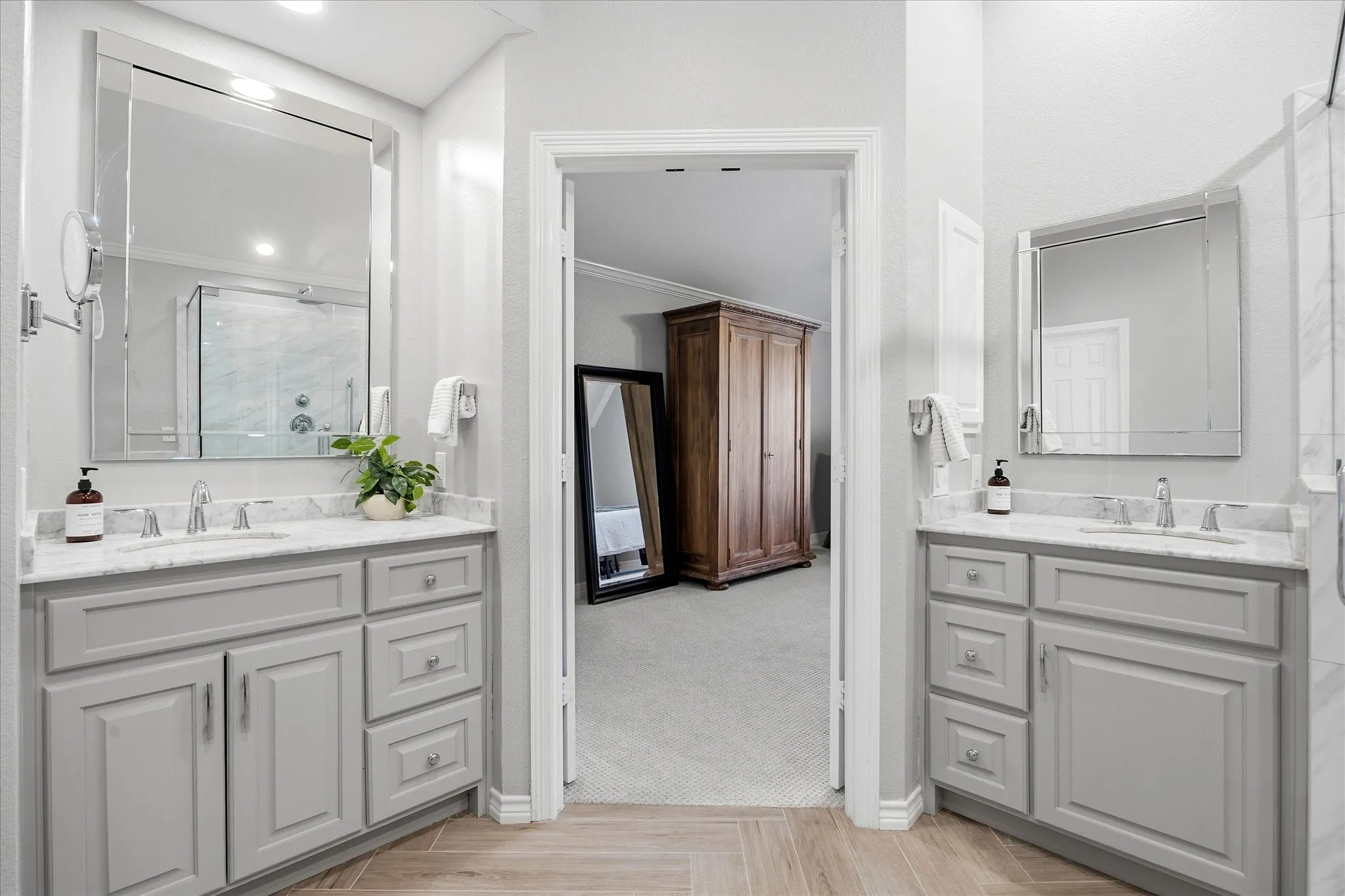 Single Family Residence For Sale in Rockwall County , 200 Stanford Court, Heath, Texas 75032, 4 Bedroom, 2 Bathroom, 3 Garage spaces, 2,542 Sqft, built in 2002, Preowned, mls#21219609, Real Estate Agent in Heath, Homes For Sale in Rockwall county, Homes For Sale in Heath, Realtor in Heath Texas, Real Estate Brokerage Independent Realty Texas, Luminita Cordes Realtor