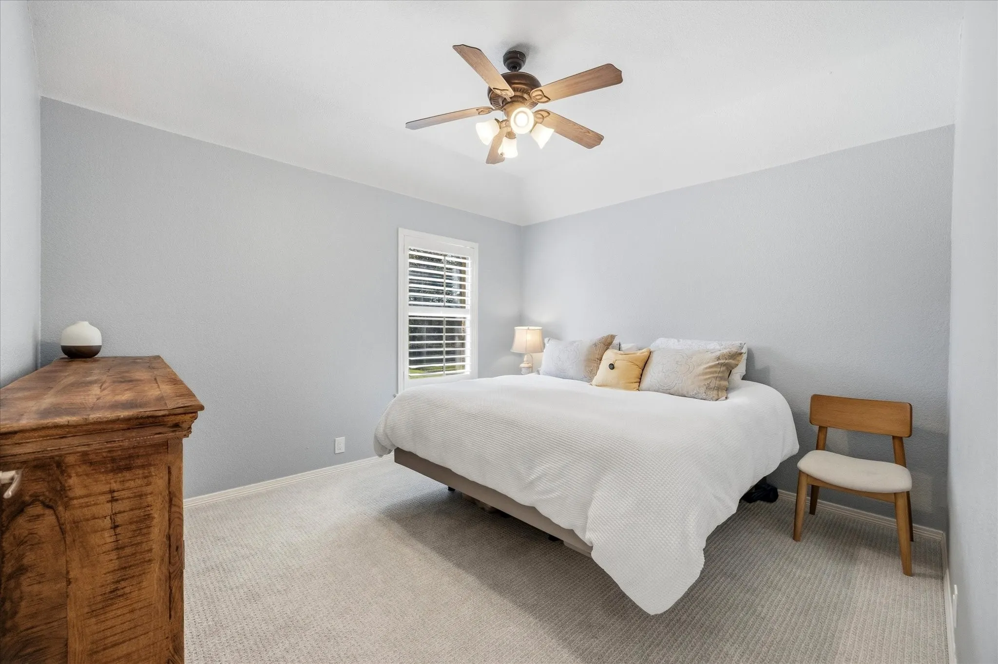 Single Family Residence For Sale in Rockwall County , 200 Stanford Court, Heath, Texas 75032, 4 Bedroom, 2 Bathroom, 3 Garage spaces, 2,542 Sqft, built in 2002, Preowned, mls#21219609, Real Estate Agent in Heath, Homes For Sale in Rockwall county, Homes For Sale in Heath, Realtor in Heath Texas, Real Estate Brokerage Independent Realty Texas, Luminita Cordes Realtor