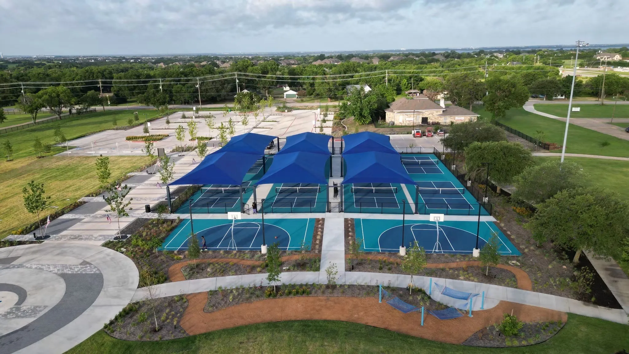 Single Family Residence For Sale in Rockwall County , 200 Stanford Court, Heath, Texas 75032, 4 Bedroom, 2 Bathroom, 3 Garage spaces, 2,542 Sqft, built in 2002, Preowned, mls#21219609, Real Estate Agent in Heath, Homes For Sale in Rockwall county, Homes For Sale in Heath, Realtor in Heath Texas, Real Estate Brokerage Independent Realty Texas, Luminita Cordes Realtor