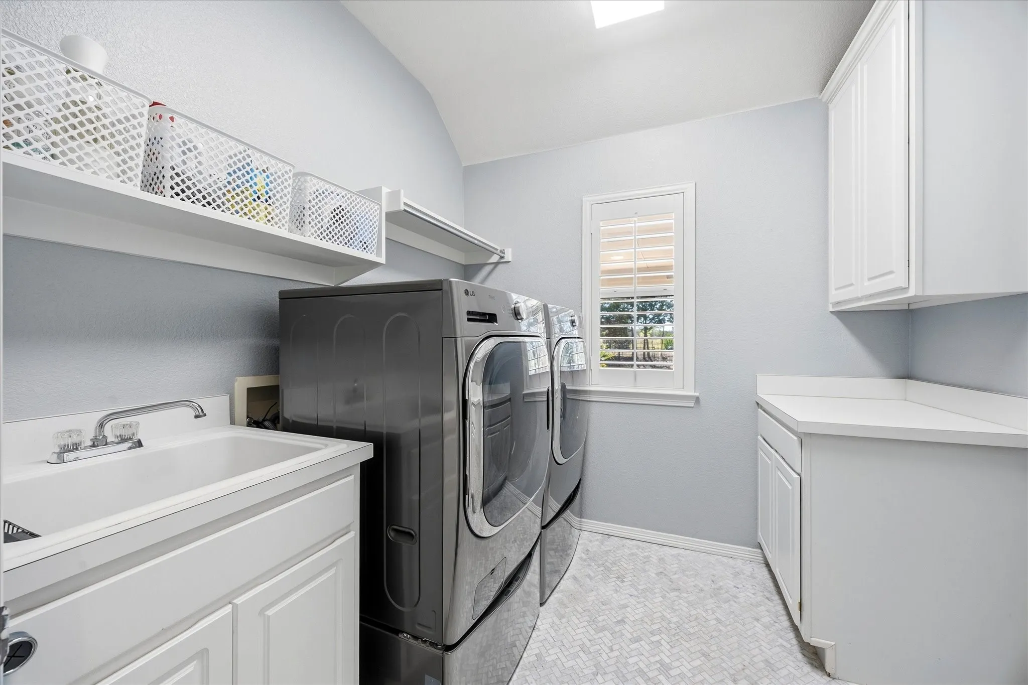 Single Family Residence For Sale in Rockwall County , 200 Stanford Court, Heath, Texas 75032, 4 Bedroom, 2 Bathroom, 3 Garage spaces, 2,542 Sqft, built in 2002, Preowned, mls#21219609, Real Estate Agent in Heath, Homes For Sale in Rockwall county, Homes For Sale in Heath, Realtor in Heath Texas, Real Estate Brokerage Independent Realty Texas, Luminita Cordes Realtor