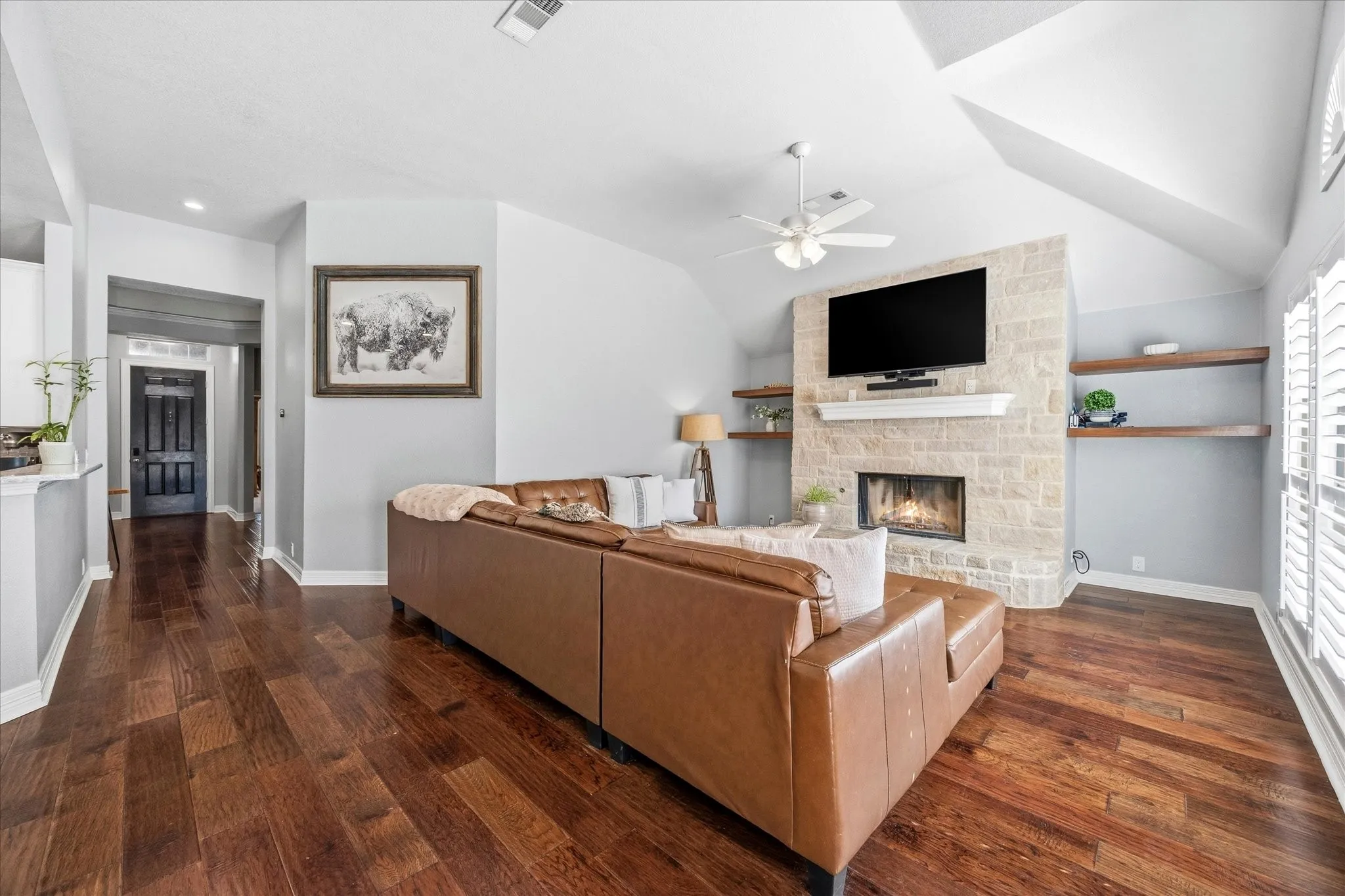 Single Family Residence For Sale in Rockwall County , 200 Stanford Court, Heath, Texas 75032, 4 Bedroom, 2 Bathroom, 3 Garage spaces, 2,542 Sqft, built in 2002, Preowned, mls#21219609, Real Estate Agent in Heath, Homes For Sale in Rockwall county, Homes For Sale in Heath, Realtor in Heath Texas, Real Estate Brokerage Independent Realty Texas, Luminita Cordes Realtor