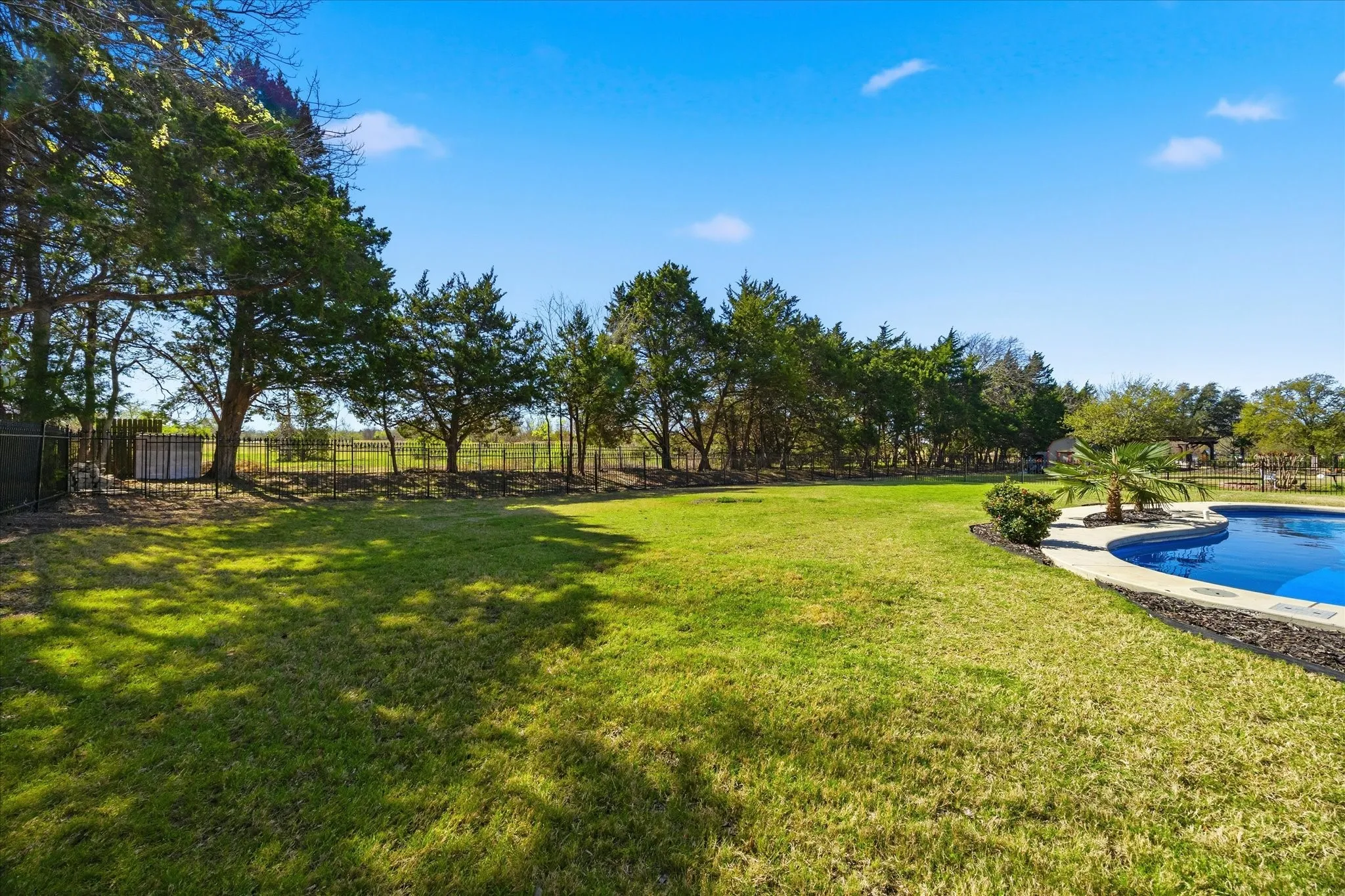 Single Family Residence For Sale in Rockwall County , 200 Stanford Court, Heath, Texas 75032, 4 Bedroom, 2 Bathroom, 3 Garage spaces, 2,542 Sqft, built in 2002, Preowned, mls#21219609, Real Estate Agent in Heath, Homes For Sale in Rockwall county, Homes For Sale in Heath, Realtor in Heath Texas, Real Estate Brokerage Independent Realty Texas, Luminita Cordes Realtor