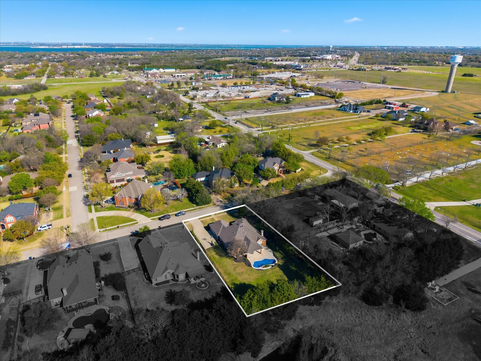 Single Family Residence For Sale in Rockwall County , 200 Stanford Court, Heath, Texas 75032, 4 Bedroom, 2 Bathroom, 3 Garage spaces, 2,542 Sqft, built in 2002, Preowned, mls#21219609, Real Estate Agent in Heath, Homes For Sale in Rockwall county, Homes For Sale in Heath, Realtor in Heath Texas, Real Estate Brokerage Independent Realty Texas, Luminita Cordes Realtor