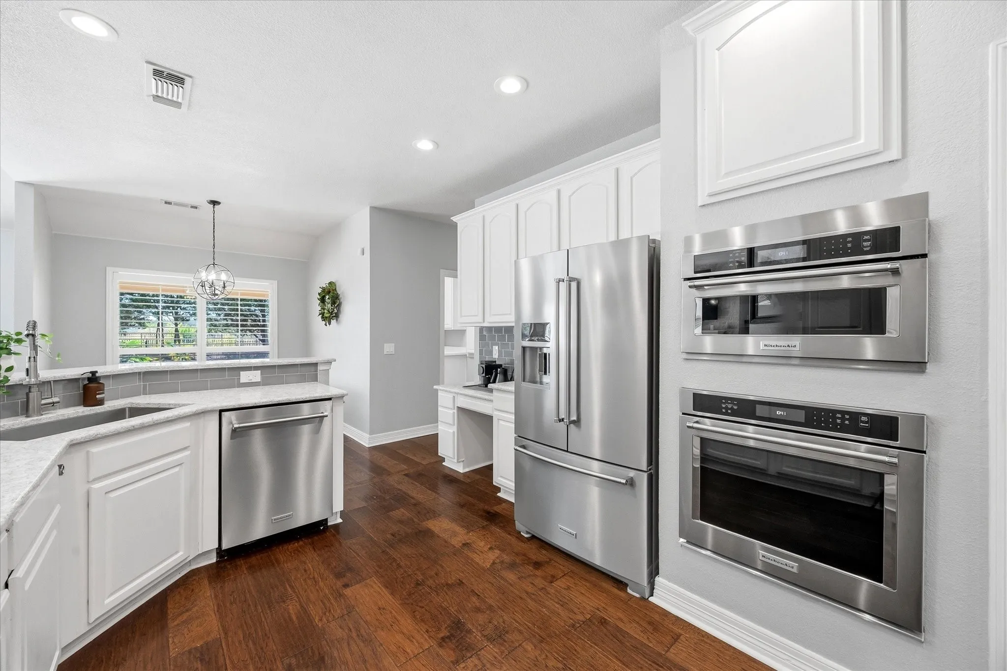 Single Family Residence For Sale in Rockwall County , 200 Stanford Court, Heath, Texas 75032, 4 Bedroom, 2 Bathroom, 3 Garage spaces, 2,542 Sqft, built in 2002, Preowned, mls#21219609, Real Estate Agent in Heath, Homes For Sale in Rockwall county, Homes For Sale in Heath, Realtor in Heath Texas, Real Estate Brokerage Independent Realty Texas, Luminita Cordes Realtor